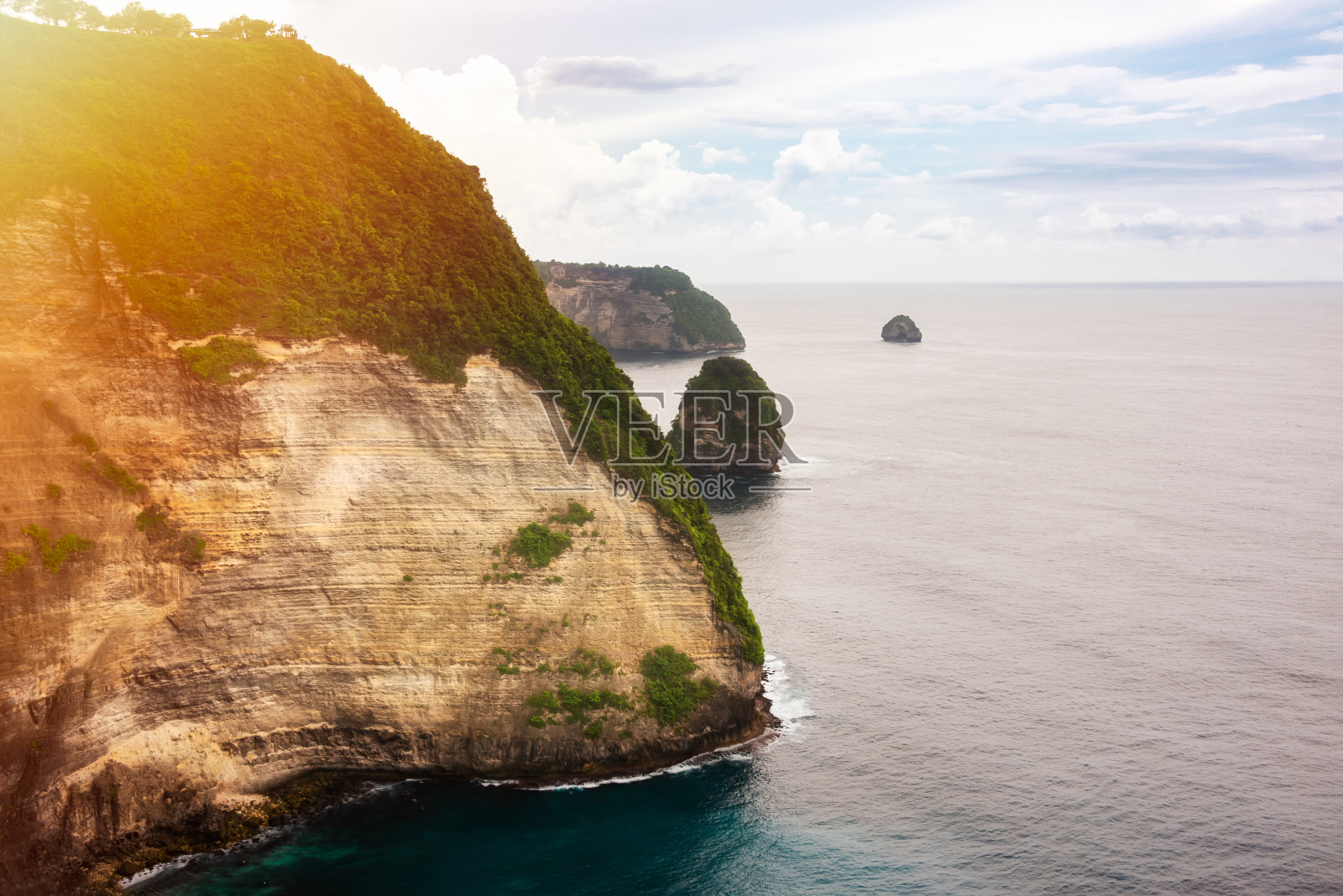 印度尼西亚巴厘岛美丽的海岸线和绿松石海照片摄影图片