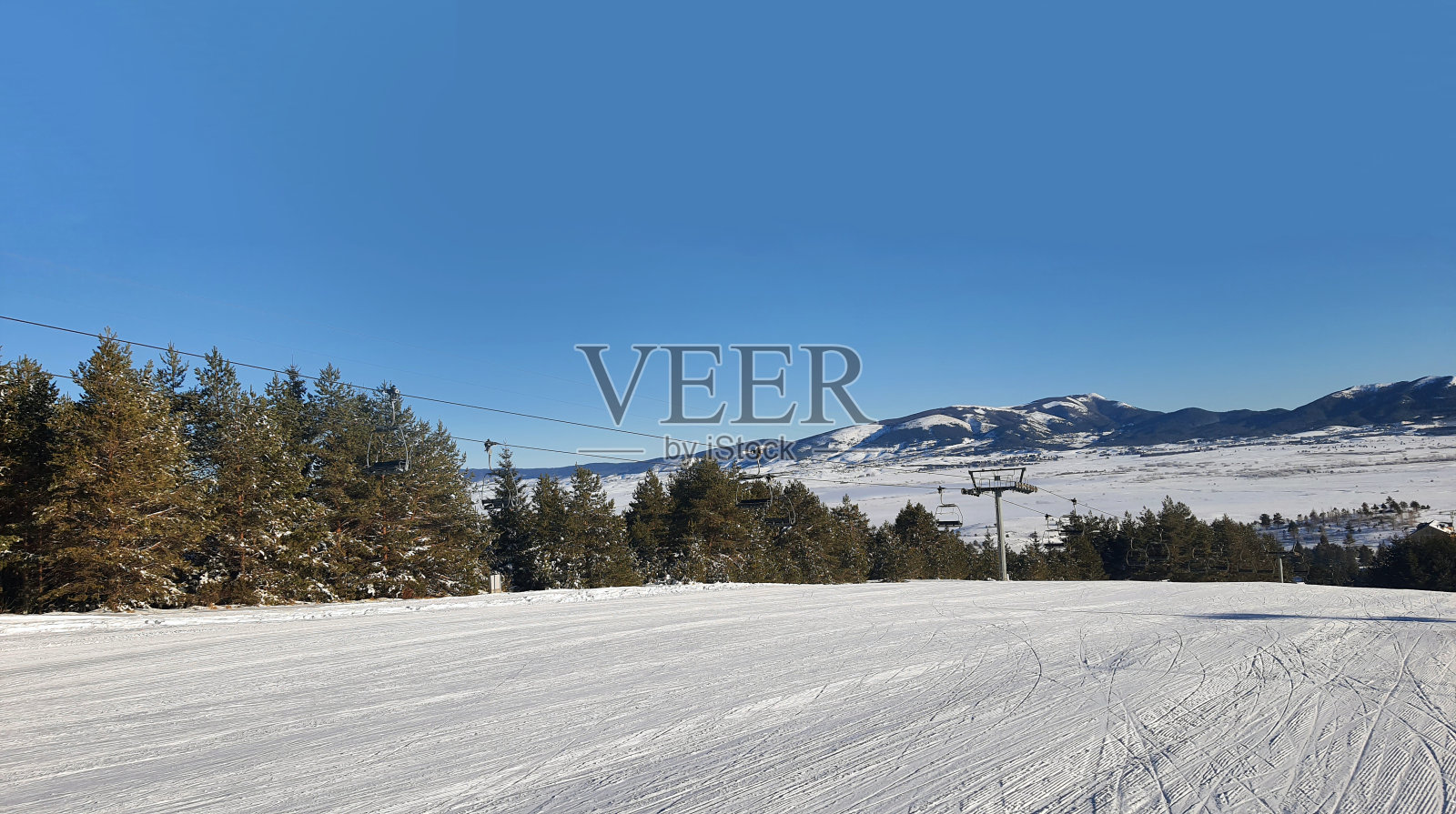 滑雪胜地的旧缆车照片摄影图片