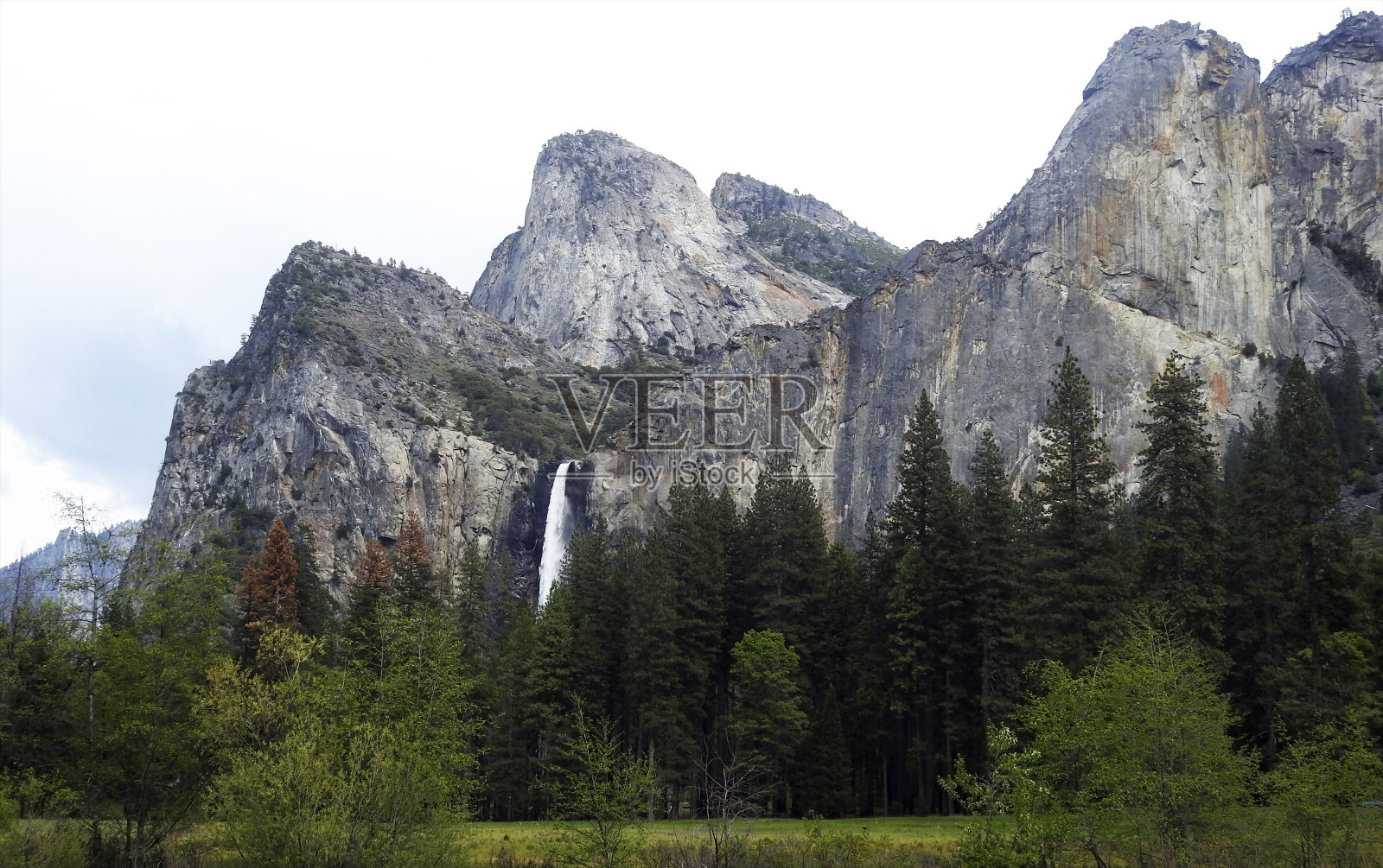 美国加利福尼亚州约塞米蒂国家公园的瀑布照片摄影图片