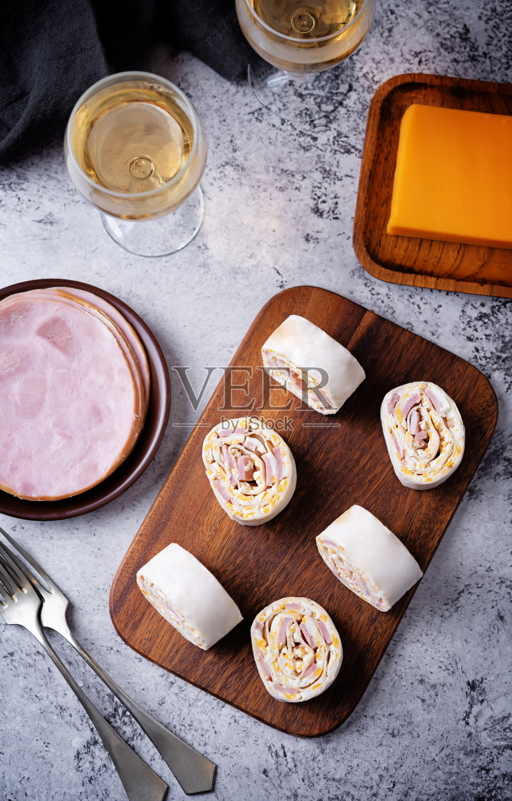 火腿，切达奶酪，奶油奶酪风车照片摄影图片