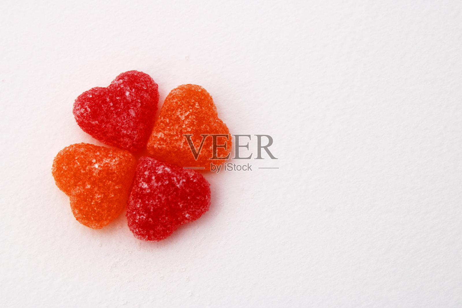 用心形的糖果做成的花照片摄影图片