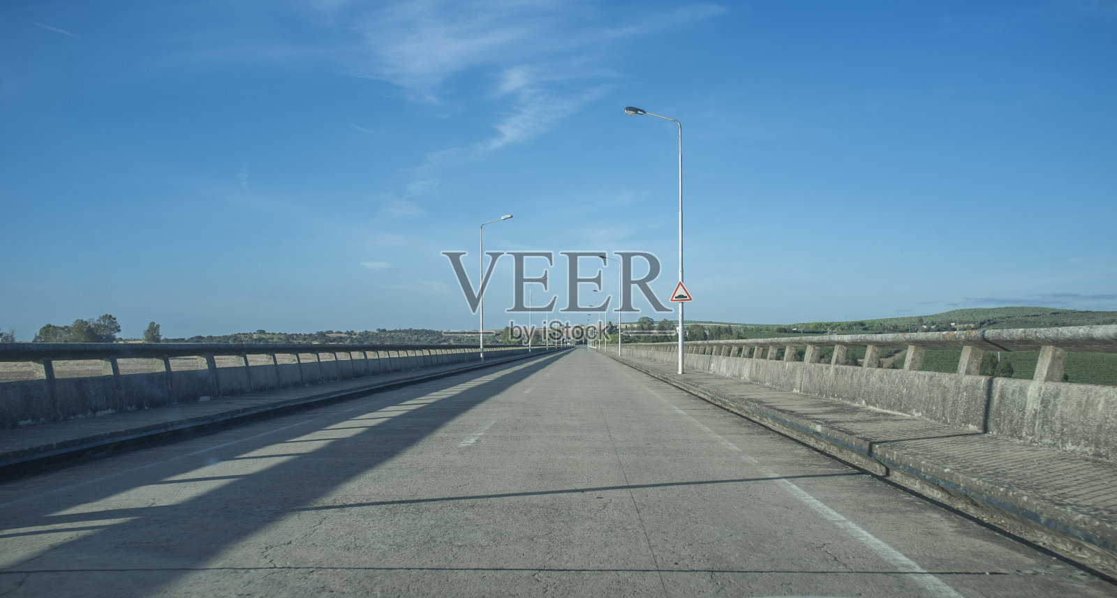 葡萄牙阿连特茹Campo Maior的Caia公路大坝照片摄影图片