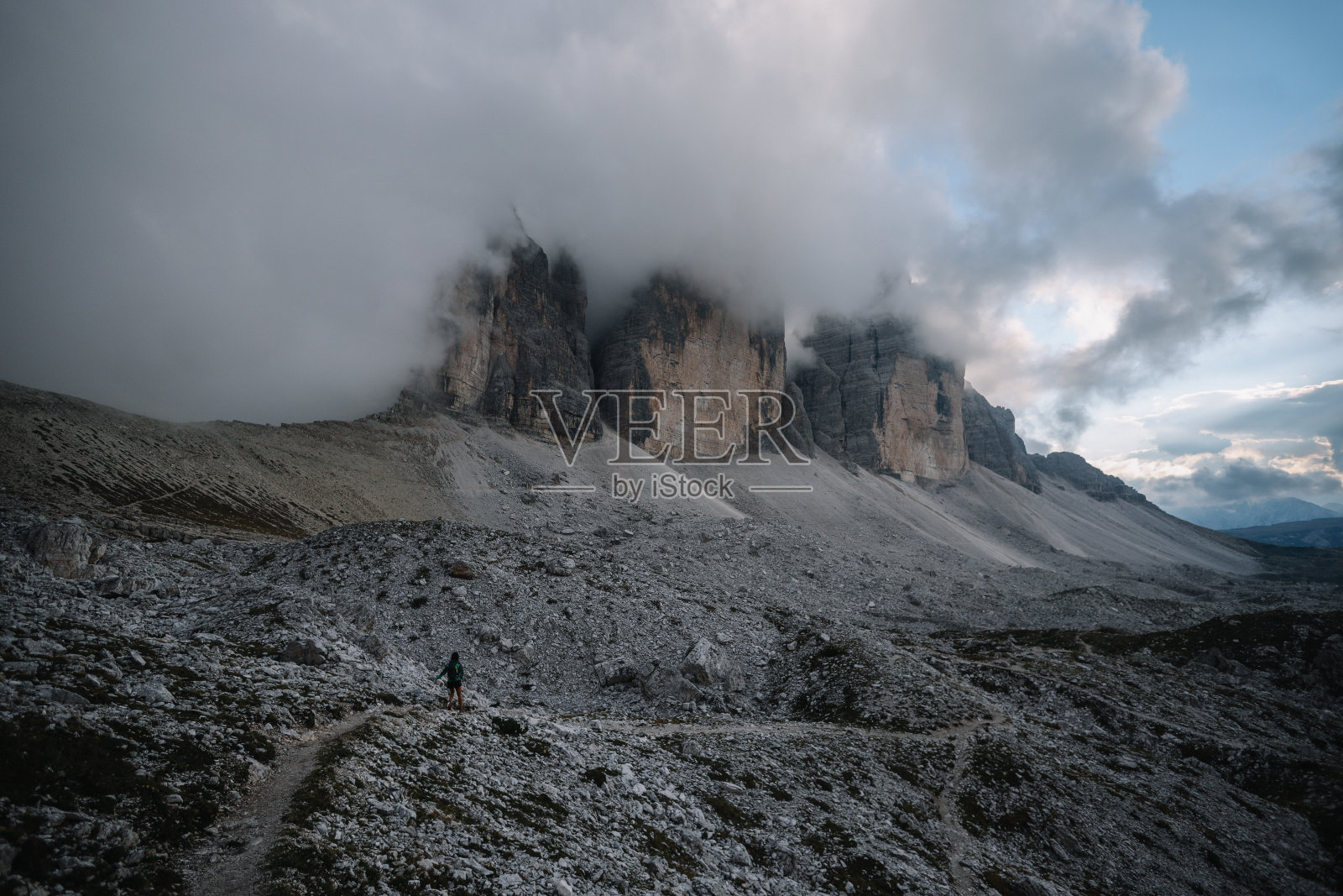 在多洛米蒂的拉瓦雷多村照片摄影图片