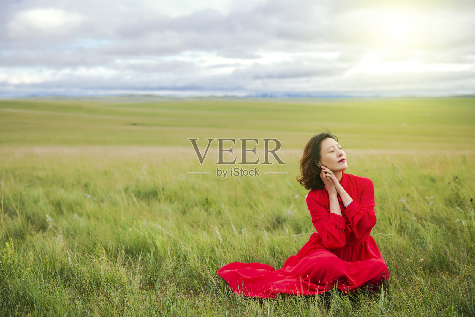 亚洲女性在大自然中旅行照片摄影图片