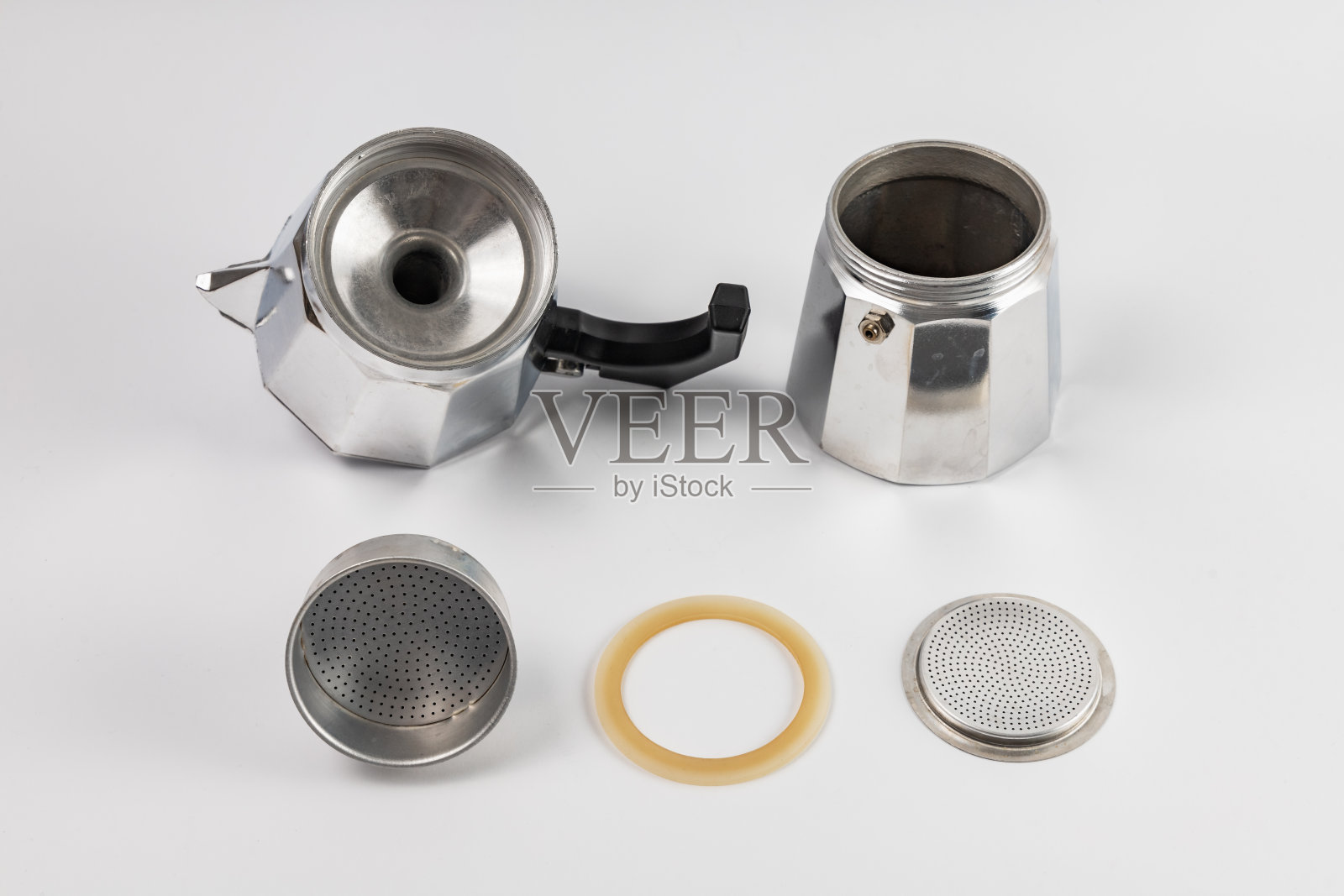 经典的铝金属咖啡壶和一些零件照片摄影图片