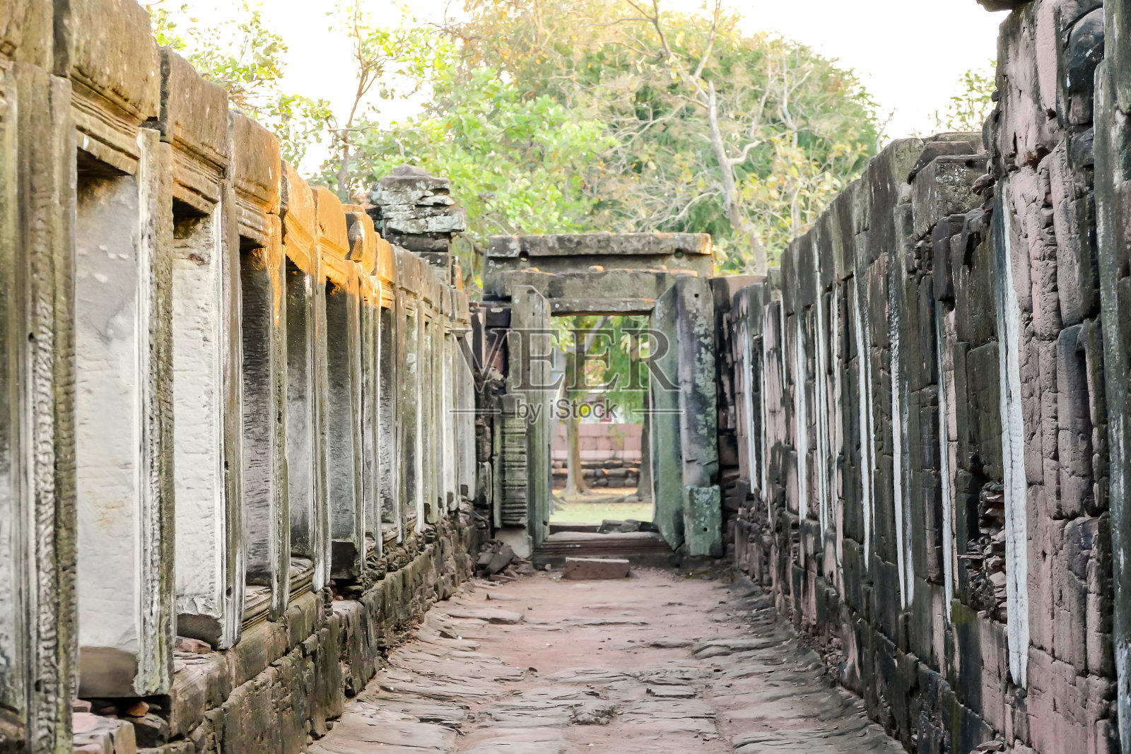 泰国phimai吴哥窟时代寺庙废墟的美丽照片照片摄影图片