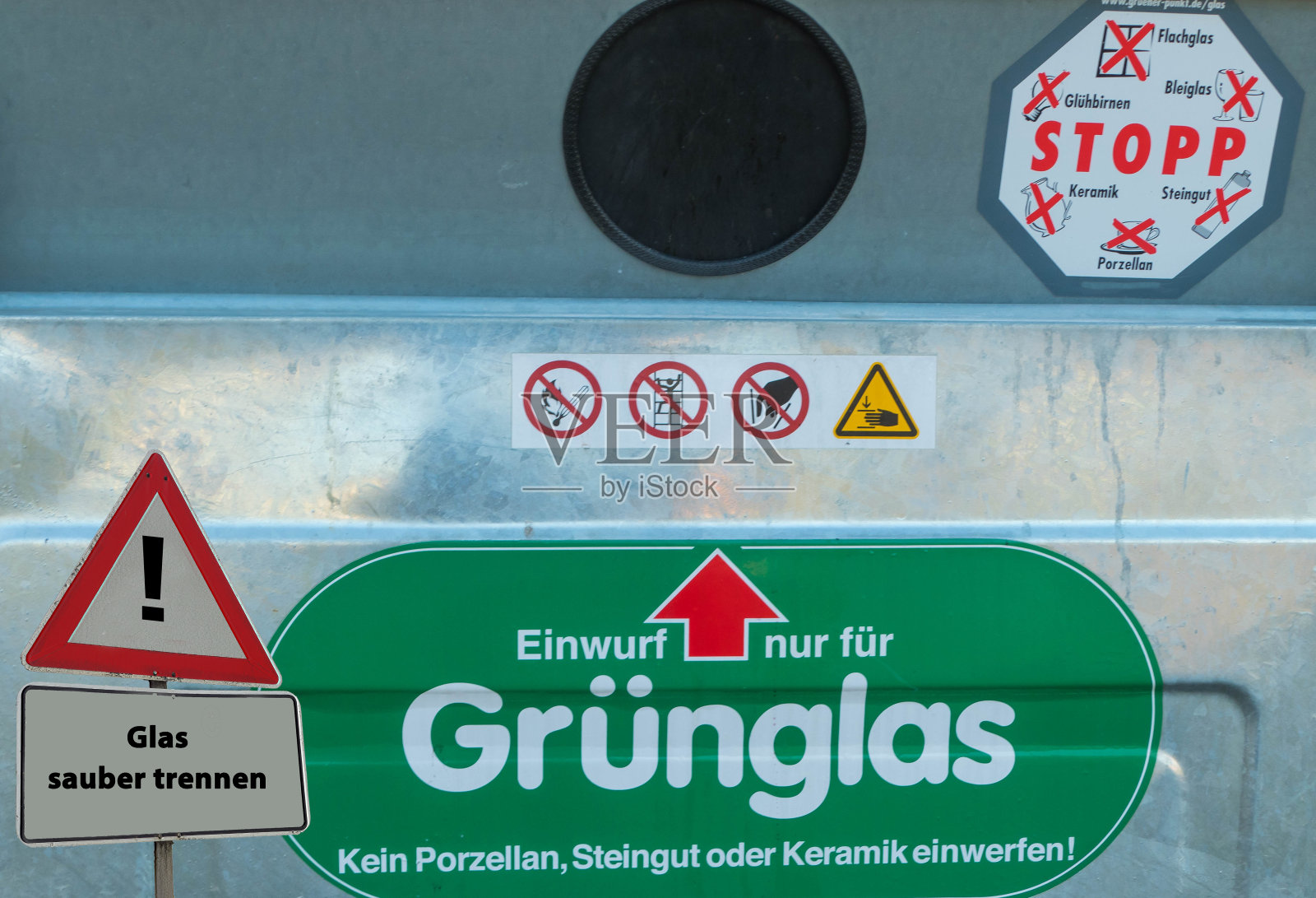 标识:分离玻璃干净的德语" glass sauber trennen"照片摄影图片