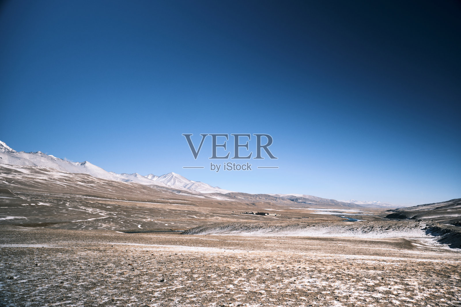 阳光明媚的冬日里，纳林河谷照片摄影图片