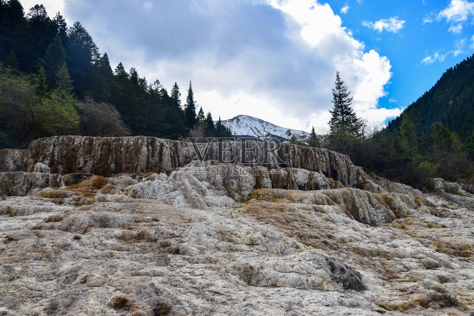中国四川省黄龙风景区的夏季景观照片摄影图片