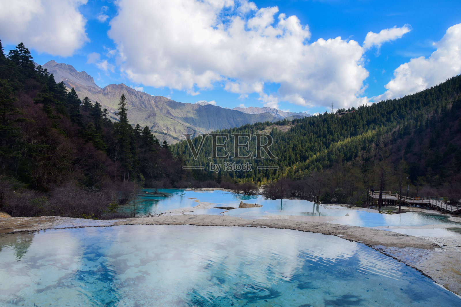 中国四川省黄龙风景区的夏季景观照片摄影图片
