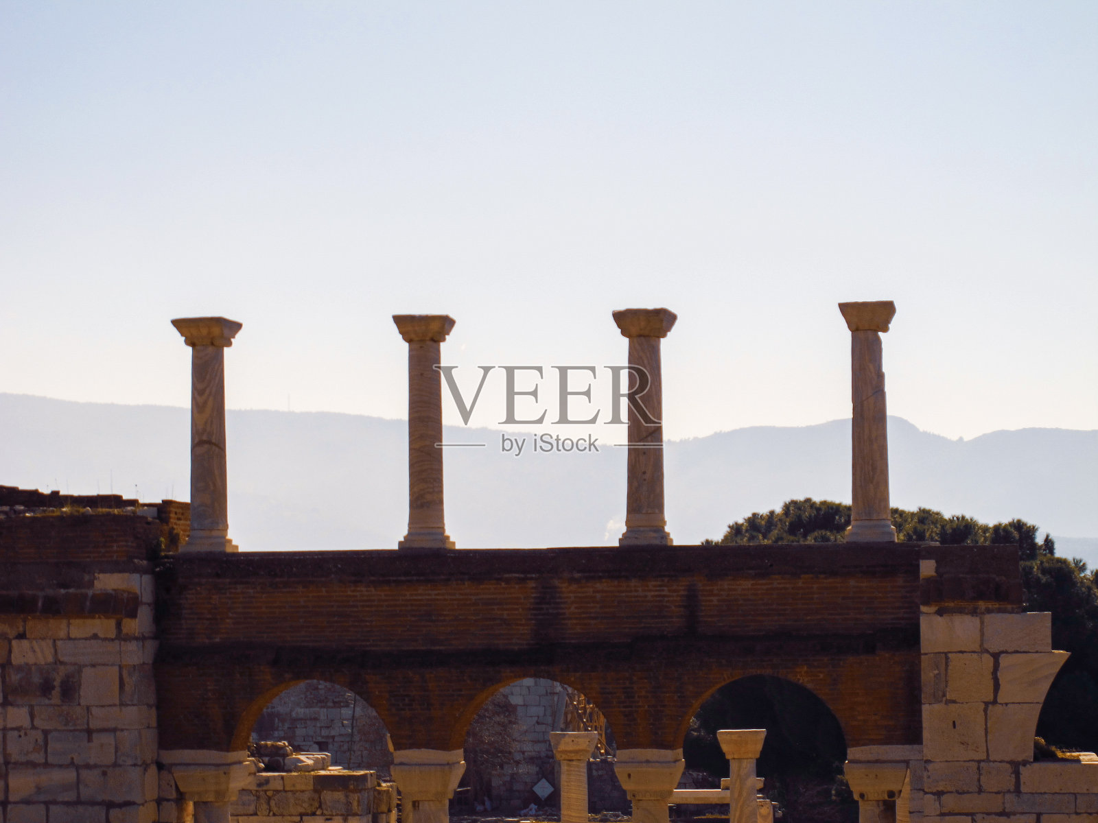 塞尔库克施洗约翰教堂的圆柱照片摄影图片