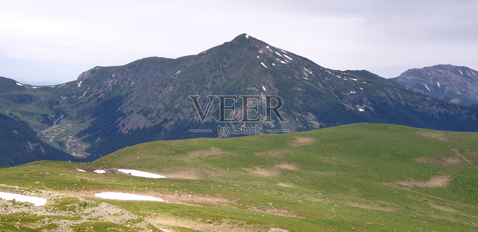 大自然的威严:徒步旅行和山地冒险照片摄影图片
