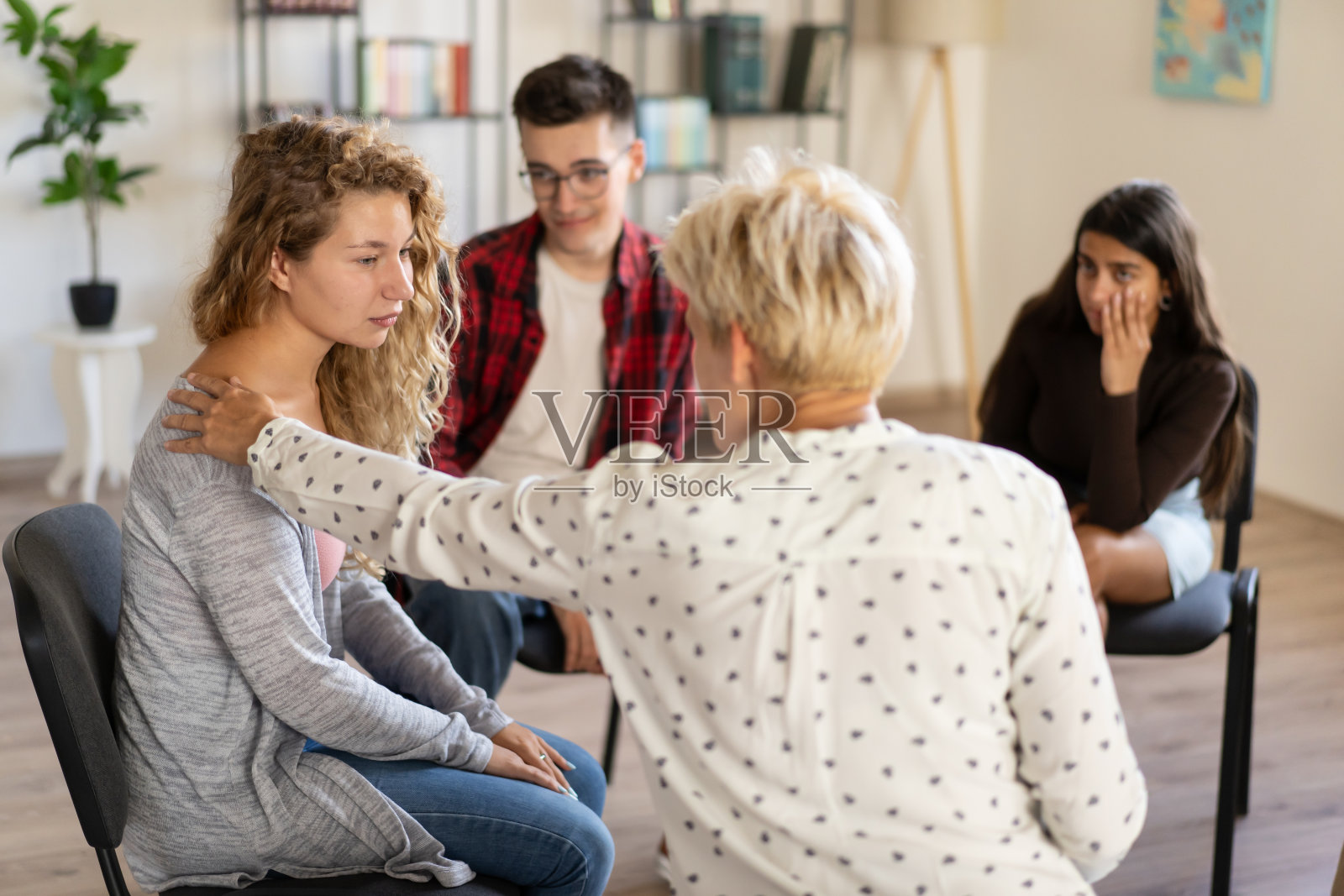 在会议期间得到支持的学生照片摄影图片