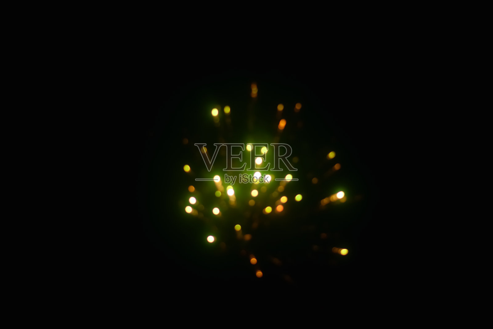 抽象模糊美丽的烟花为背景。五颜六色的烟花庆祝。节日烟花缤纷，背景暗。美丽的庆祝之光。2022年壁纸新年快乐。照片摄影图片