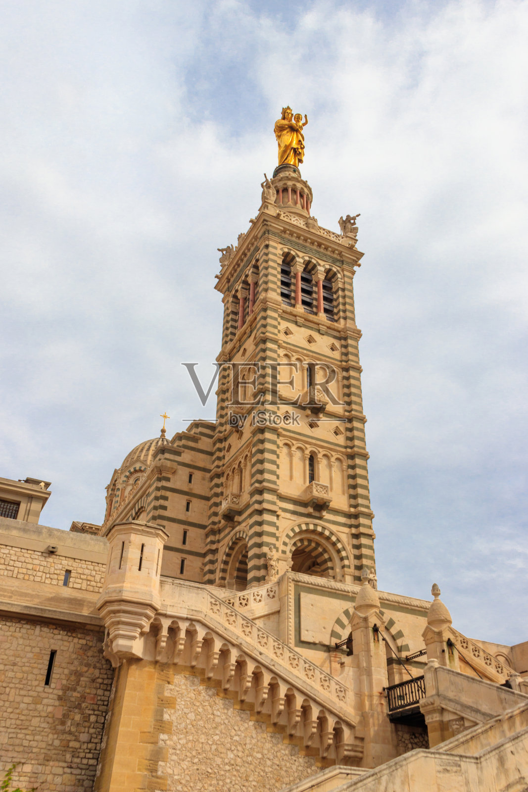 法国马赛的嘉德圣母院大教堂照片摄影图片