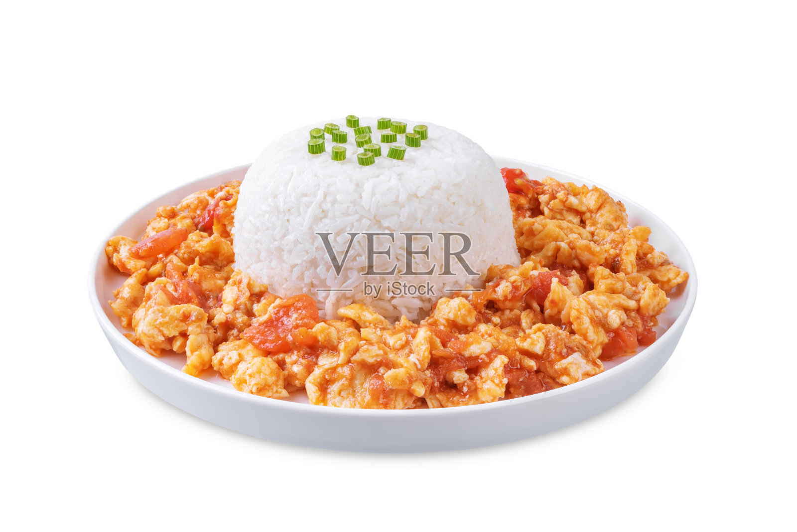 番茄和鸡蛋在白色背景上翻炒照片摄影图片