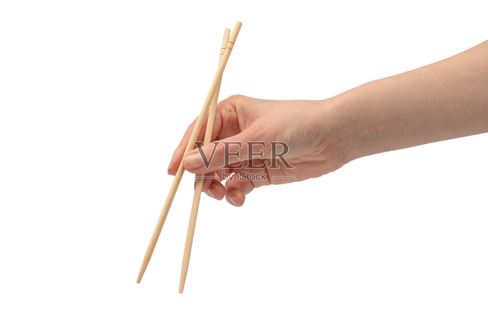 女性手握木制寿司筷子孤立在白色背景。照片摄影图片