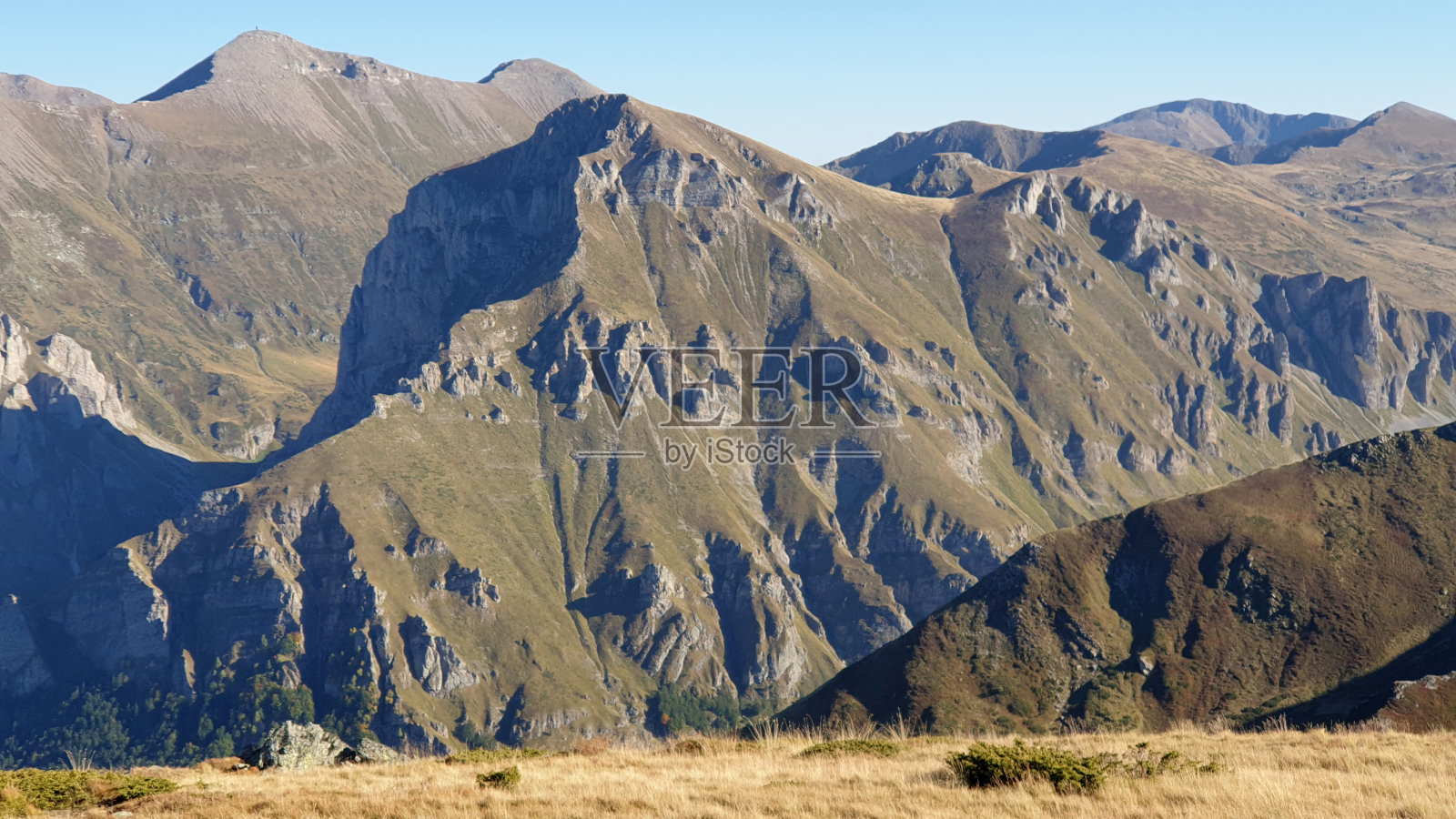 大自然的威严:徒步旅行和山地冒险照片摄影图片