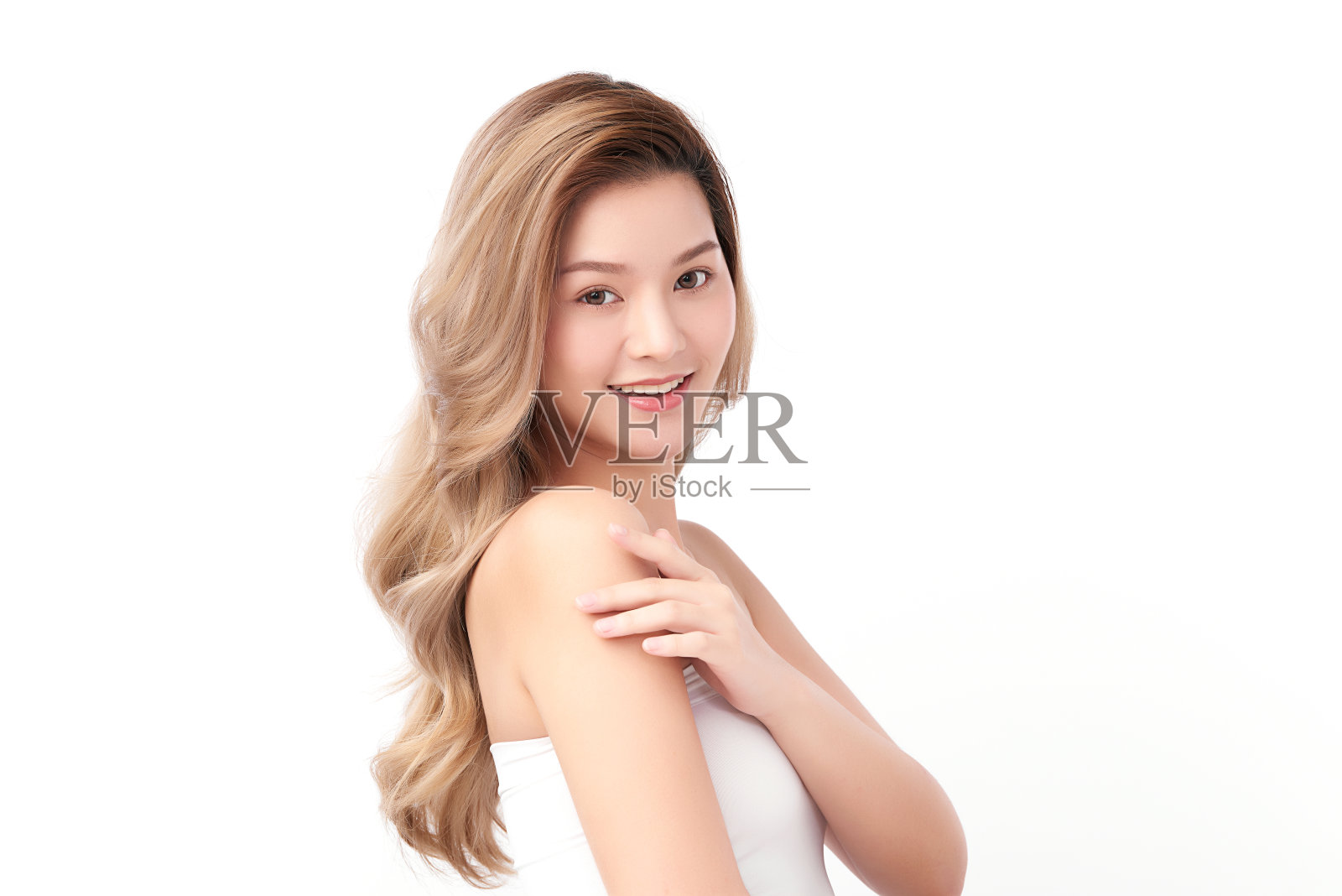 美丽年轻的亚洲女性，干净清新的皮肤在白色的背景，面部护理，面部护理，美容，美容和水疗，亚洲女性肖像。照片摄影图片