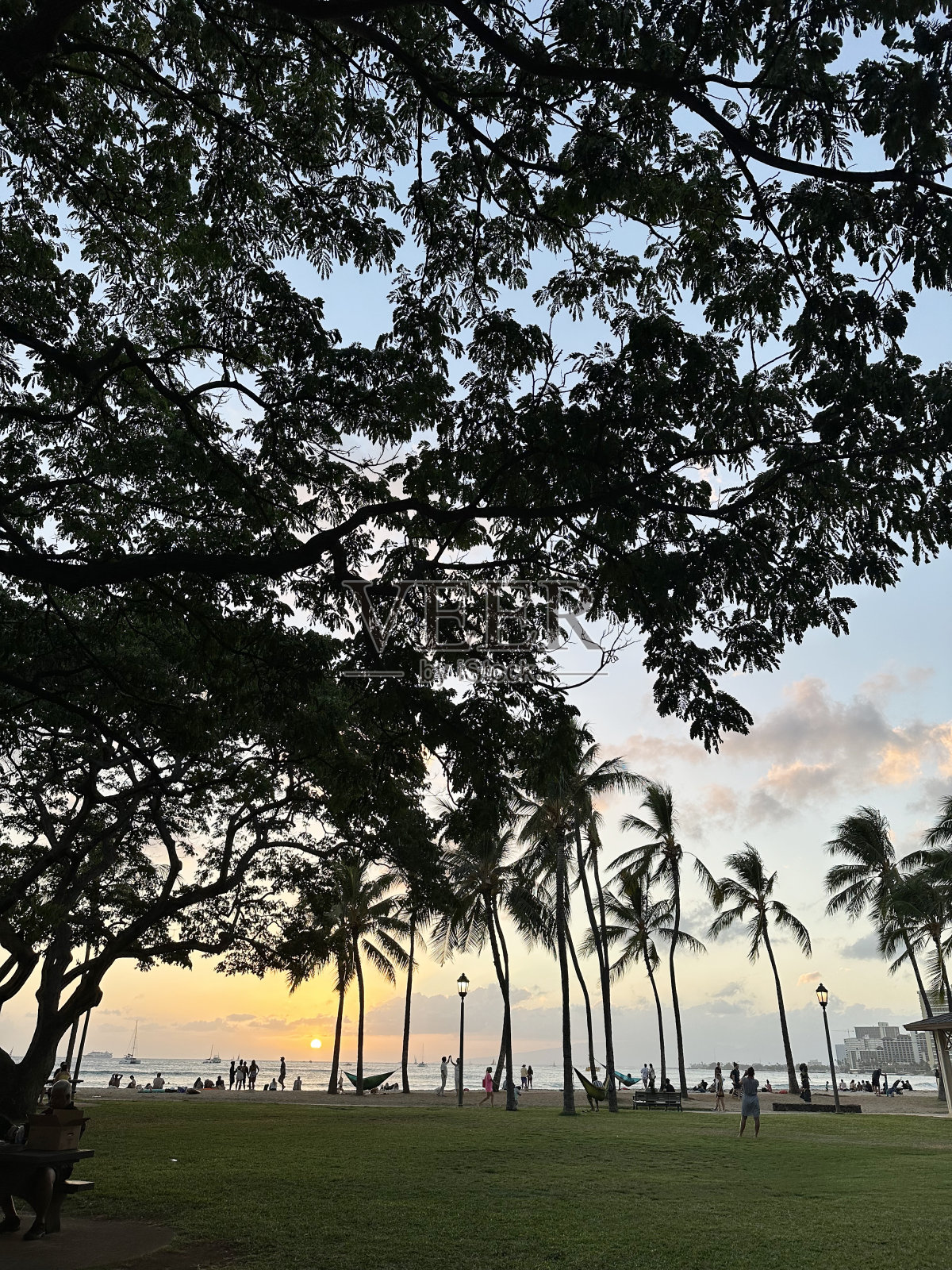夏威夷美丽的日落景色。照片摄影图片
