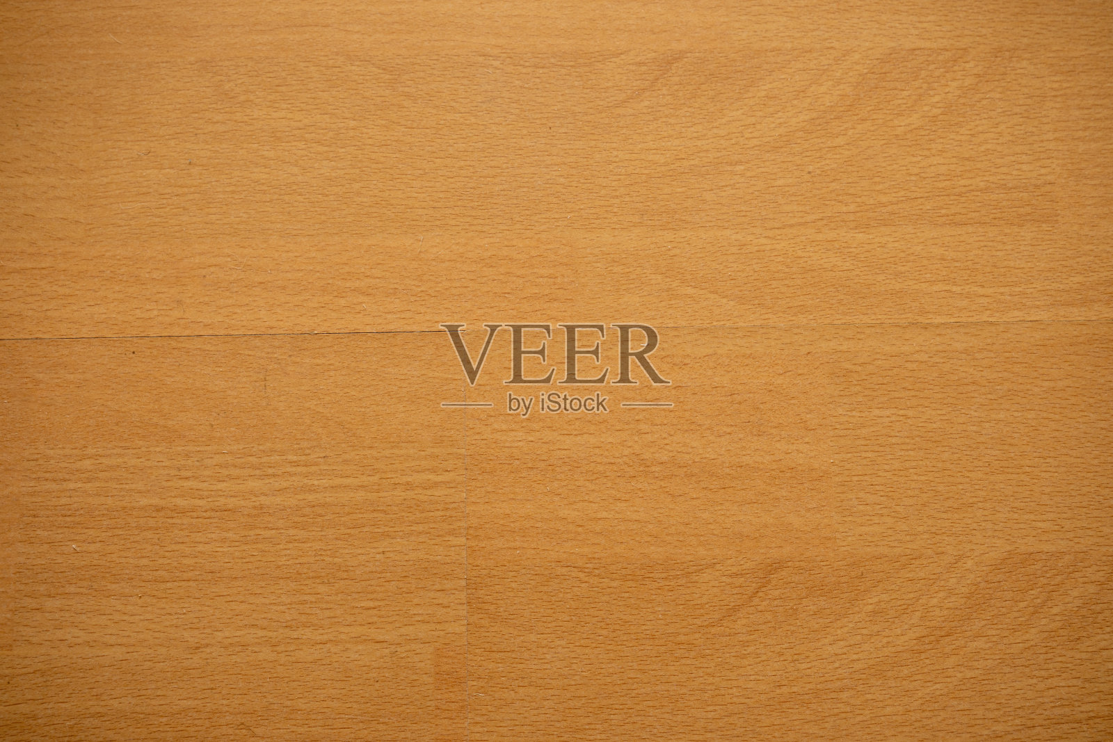 强化地板(山毛榉)在极端的特写。一种地板覆盖物，由承托板、印刷纸和三聚氰胺粘合剂组成的分层结构。照片摄影图片