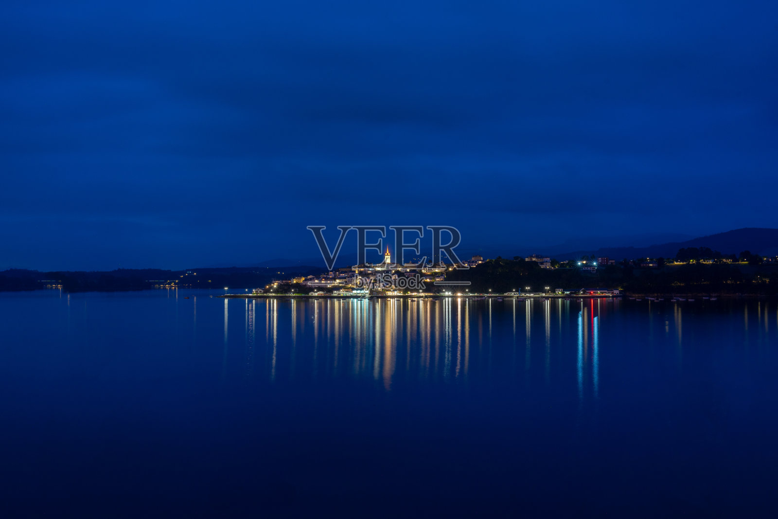 Castropol晚上照片摄影图片