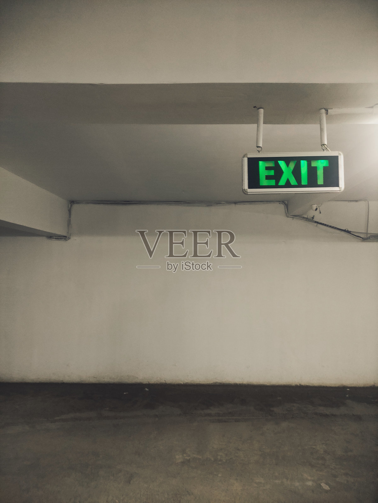 绿色出口标志照片摄影图片