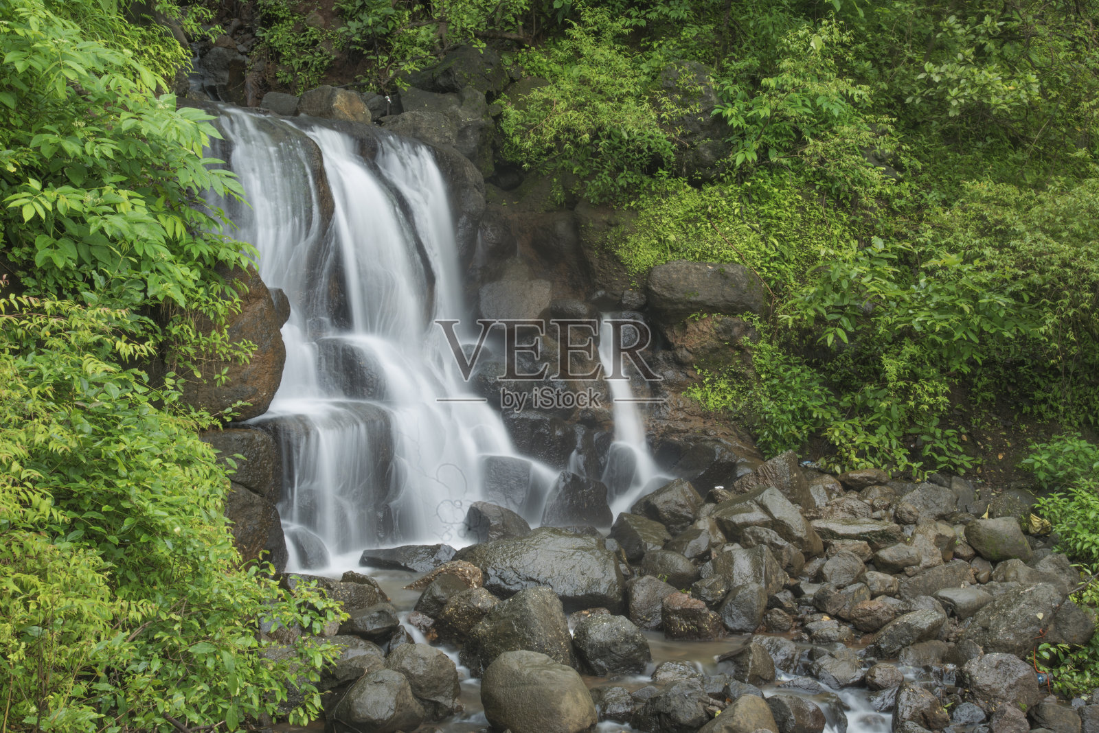 塔米尼高地美丽的瀑布照片摄影图片