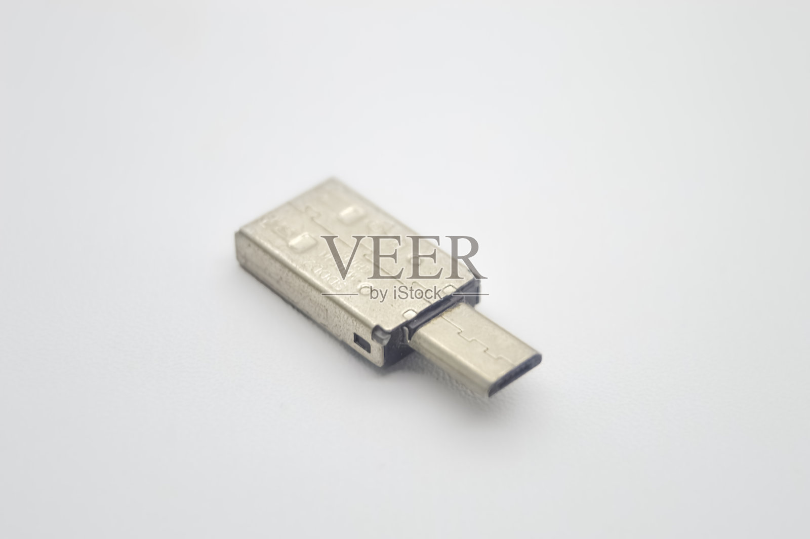 一个没有外壳的otg闪存盘，隔离在白色背景上照片摄影图片