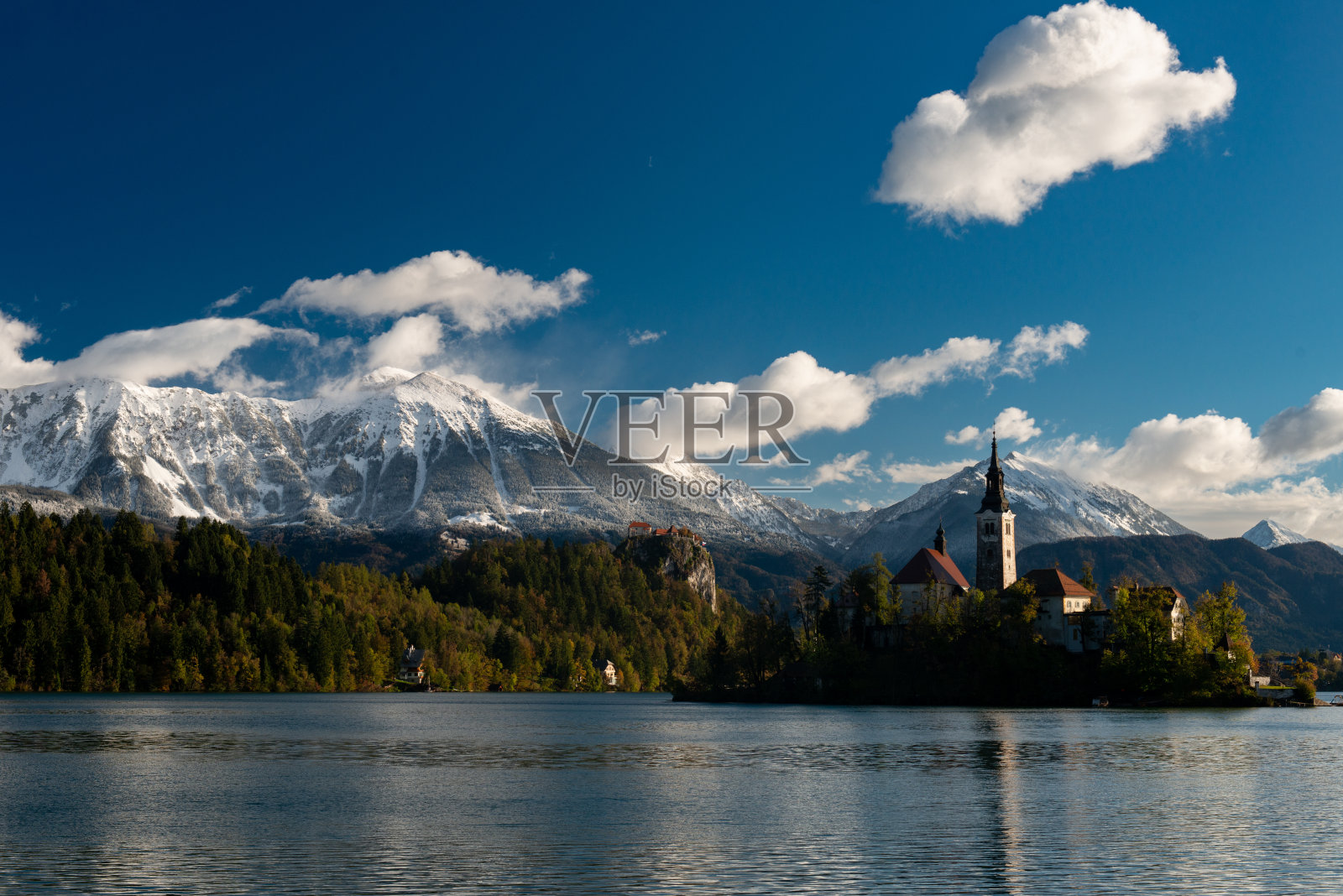 在秋天的早晨淌着血照片摄影图片