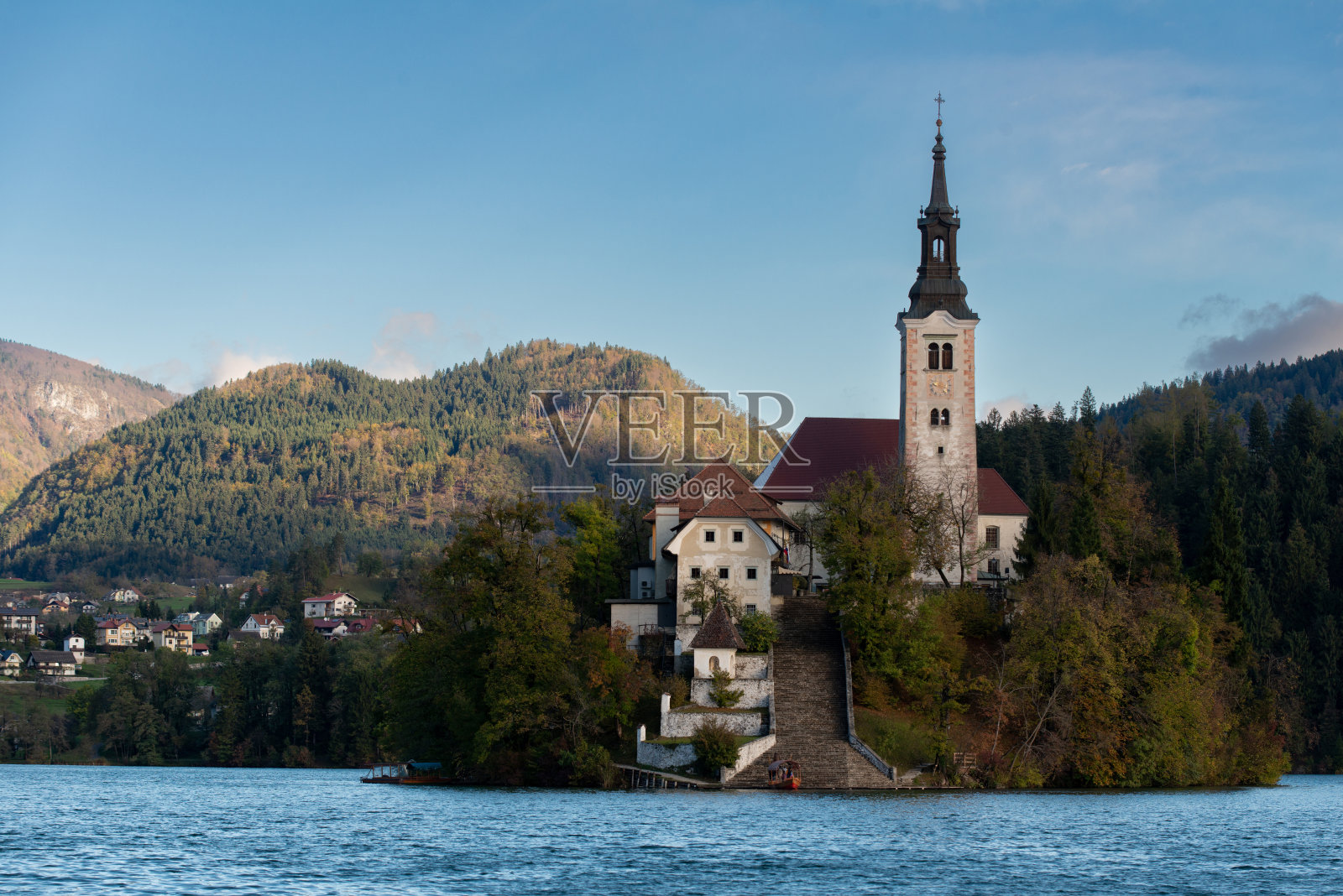 在秋天的早晨淌着血照片摄影图片