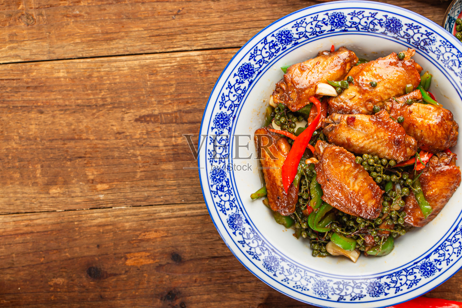 麻辣鸡翅照片摄影图片