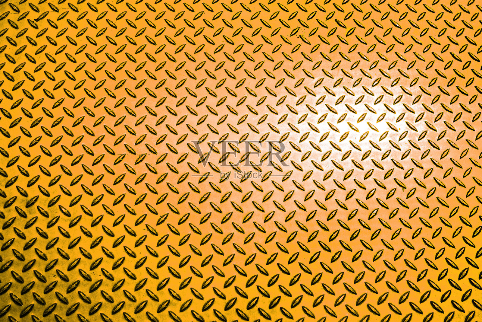 金属格栅纹理与明亮的光锈橙色照片摄影图片