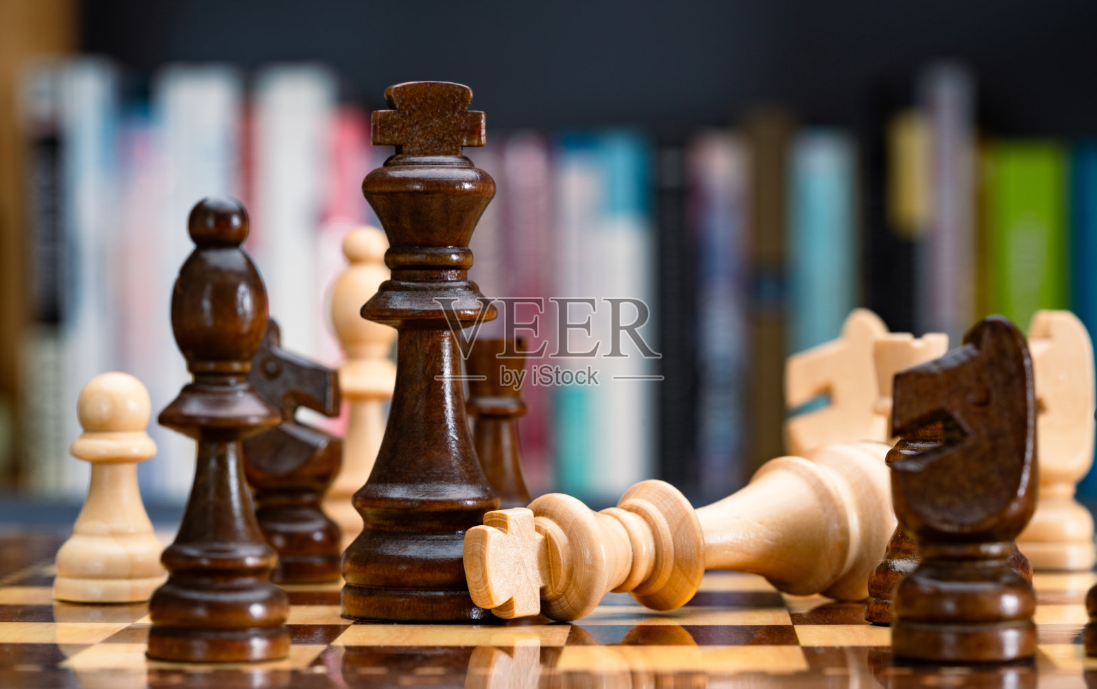 棋盘和棋子。战略游戏照片摄影图片