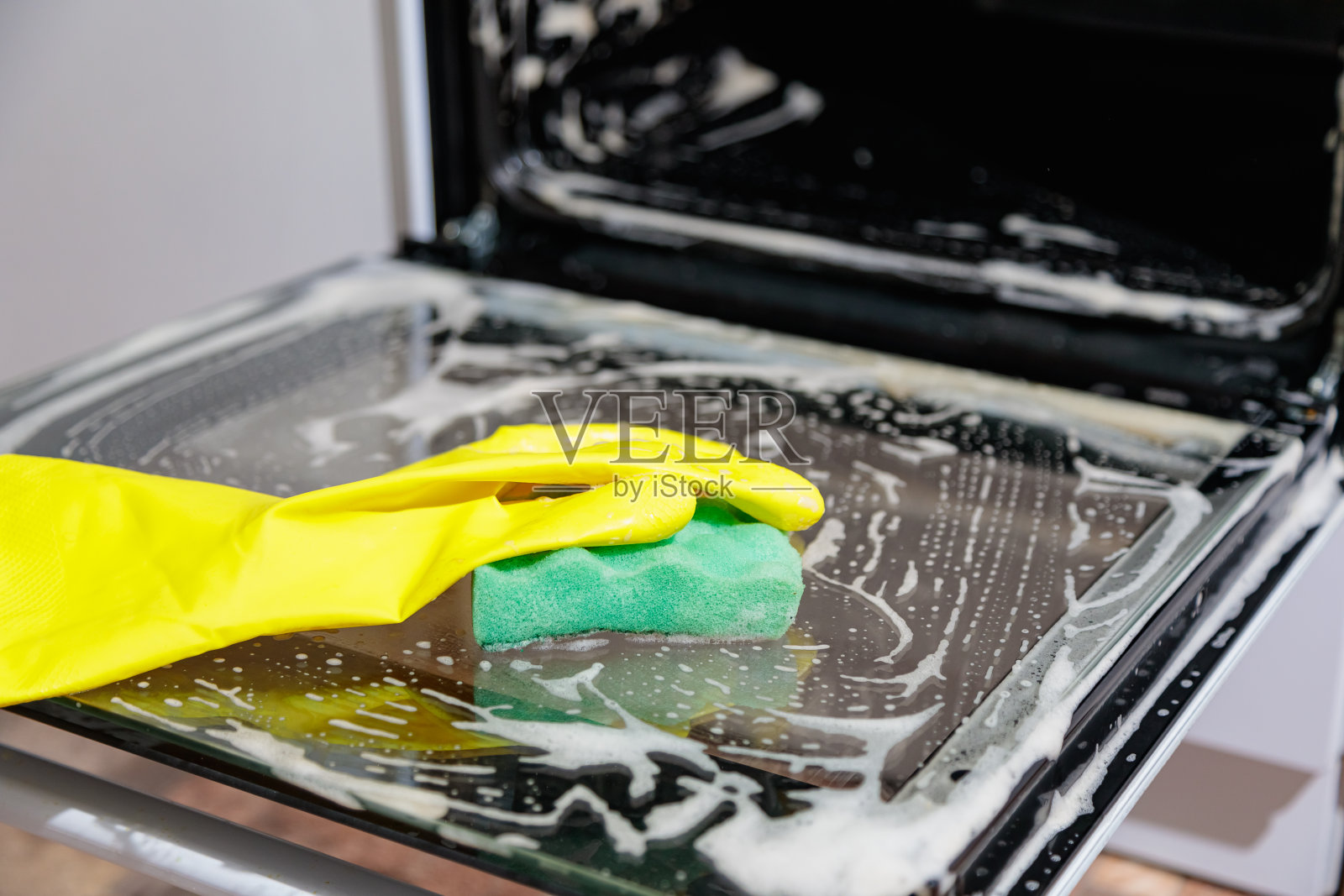 清洗烤箱照片摄影图片