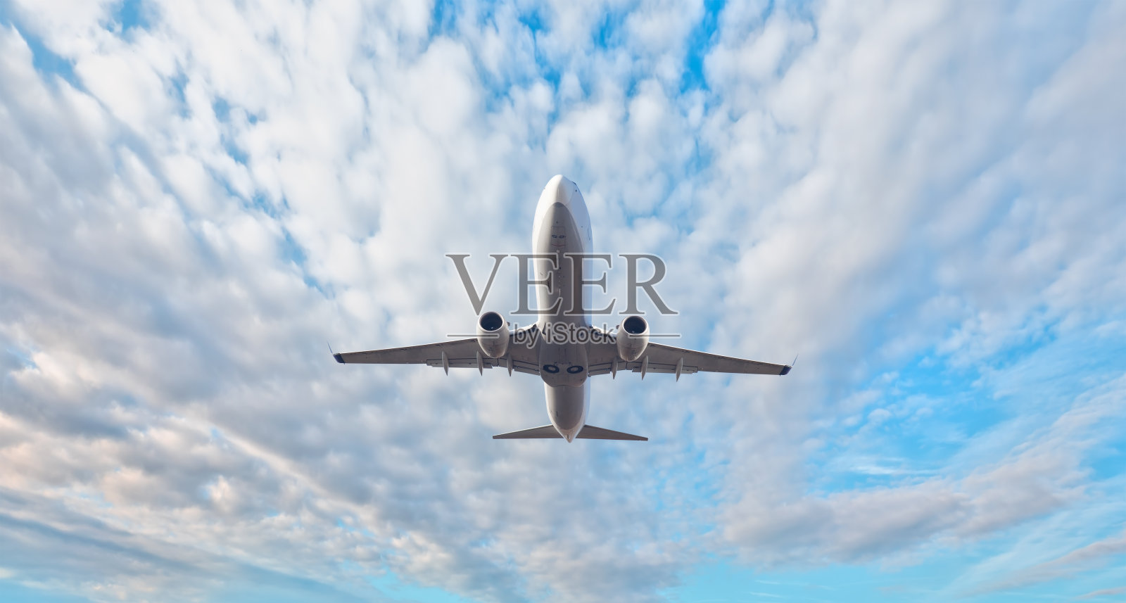 云中客机——乘飞机旅行照片摄影图片