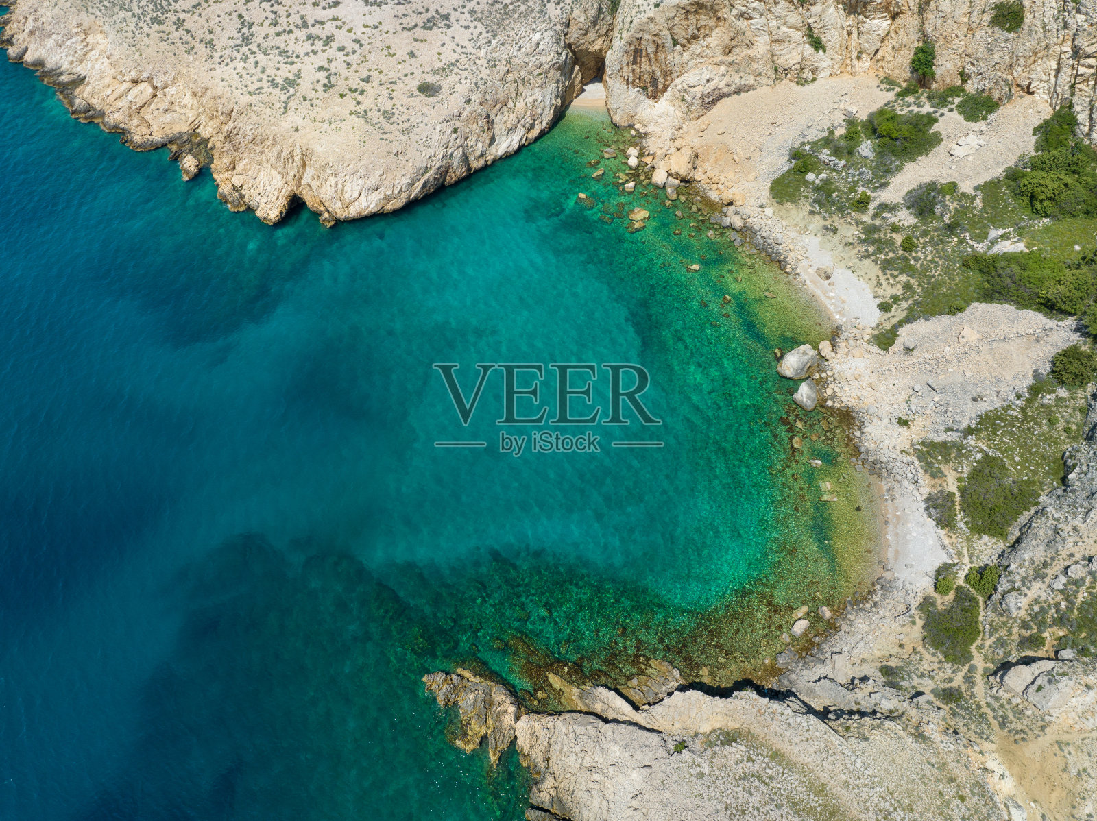 田园诗般的偏僻海滩照片摄影图片