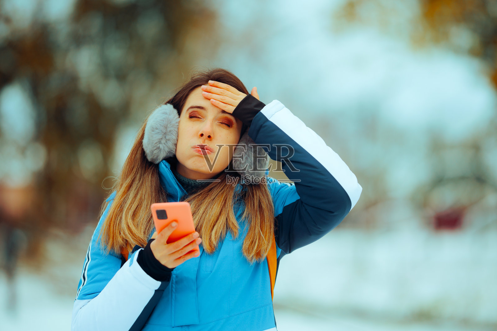 女人在寒假忘记了一些重要的事情照片摄影图片