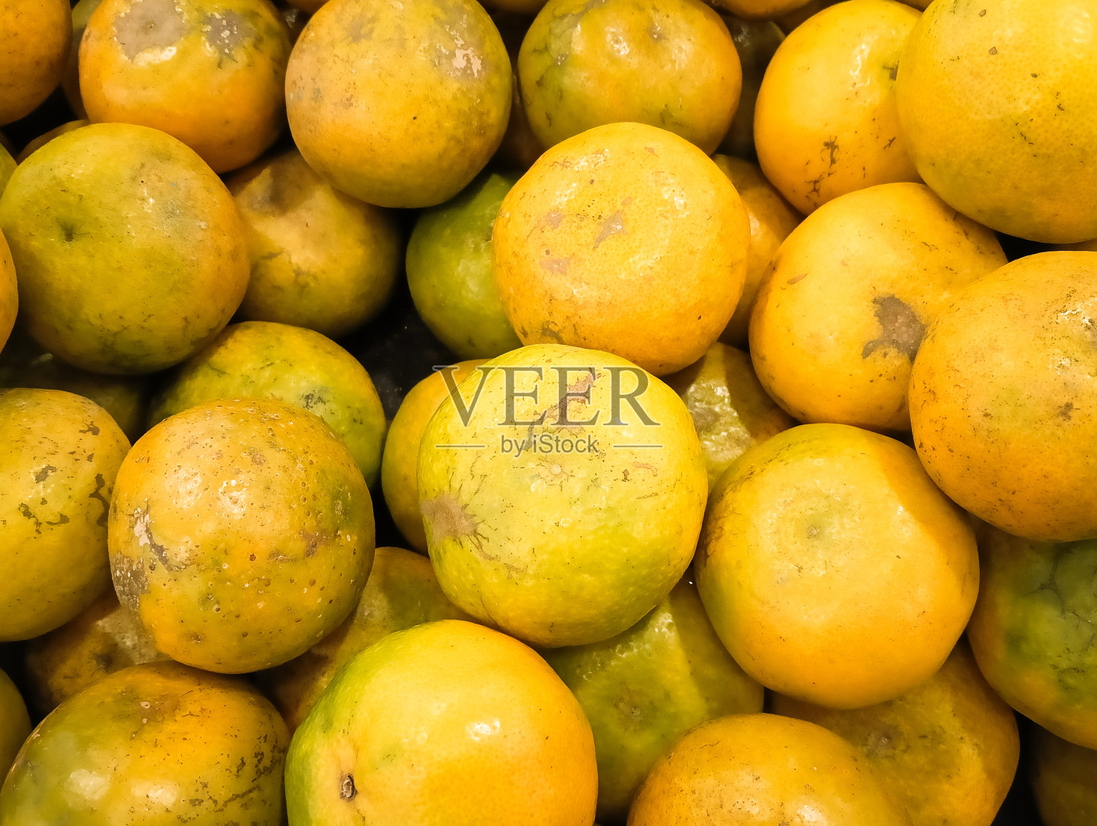 摆出来的桔子看起来很新鲜照片摄影图片