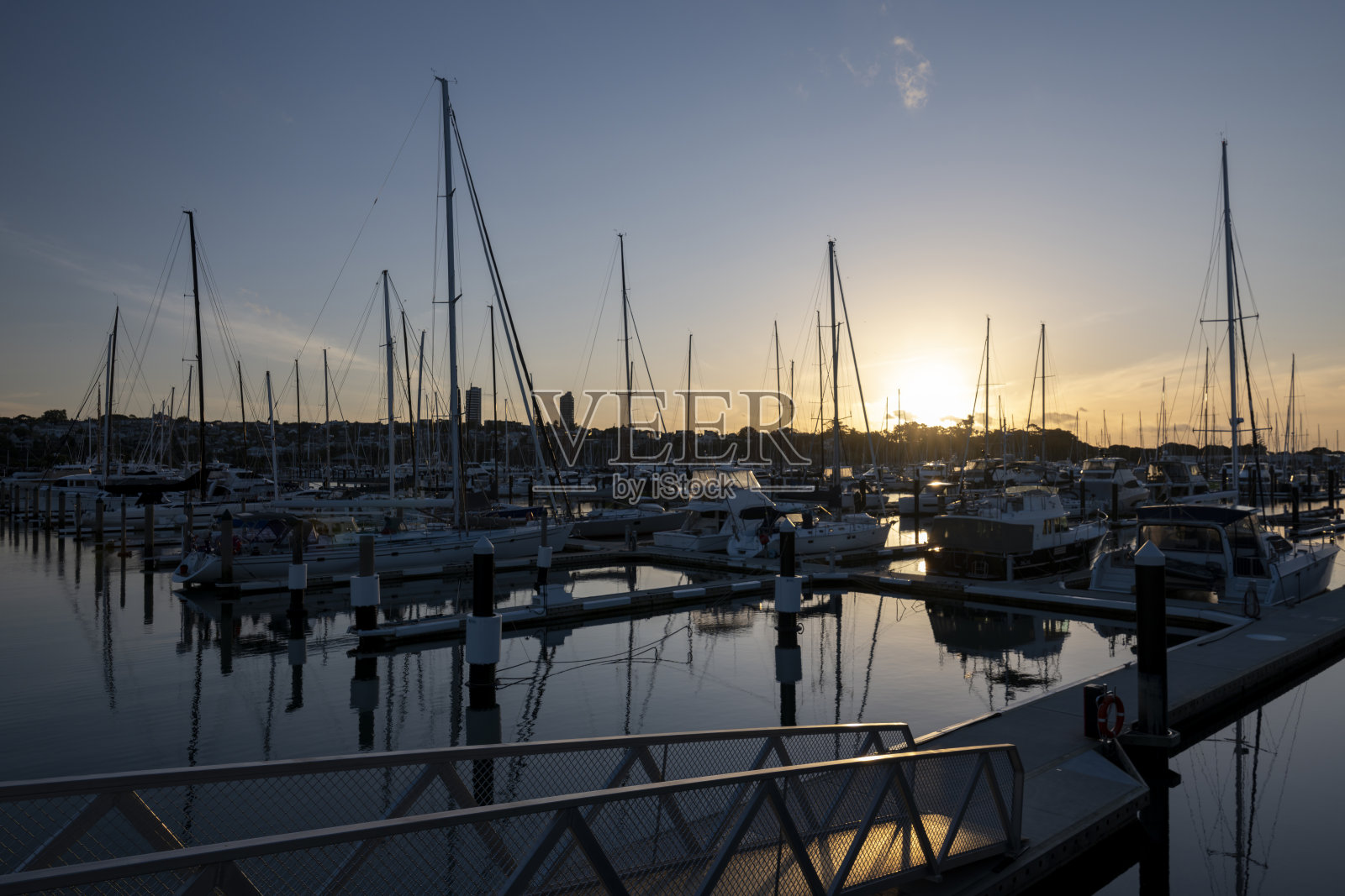 新西兰奥克兰中部的韦斯特海文码头照片摄影图片