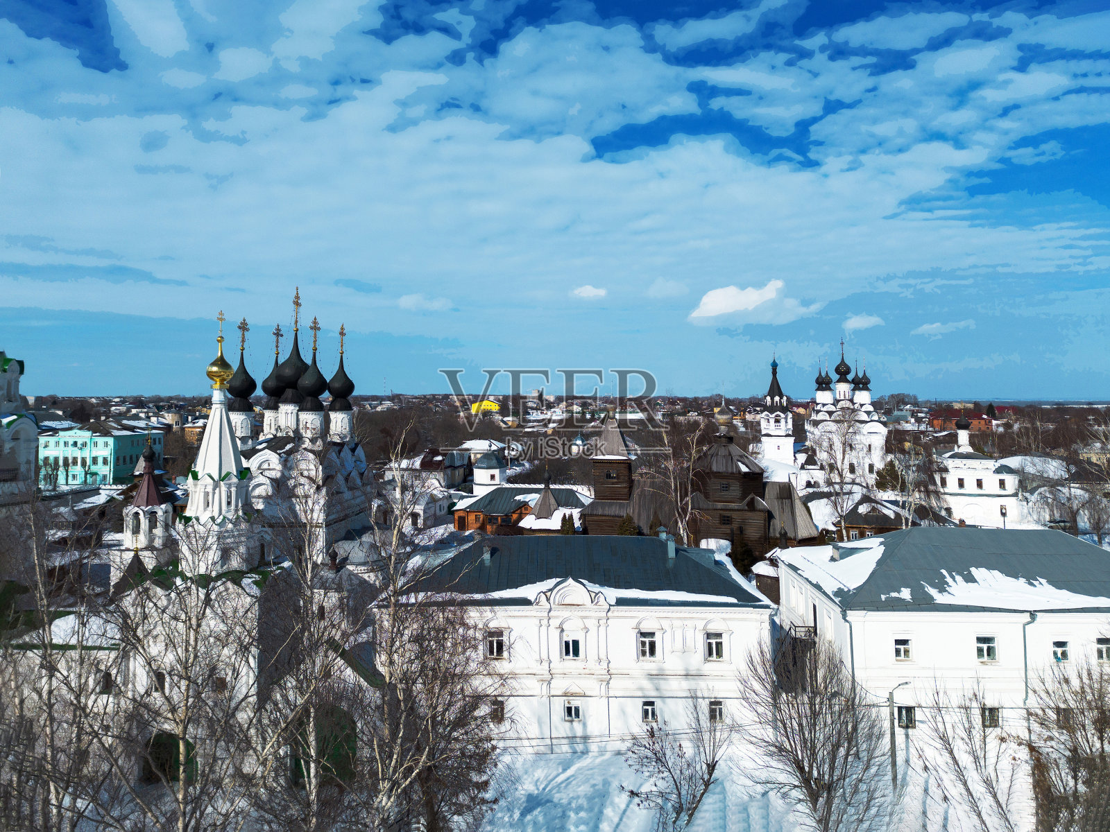 晴朗冬日穆罗姆镇圣三一修道院的航拍照片摄影图片