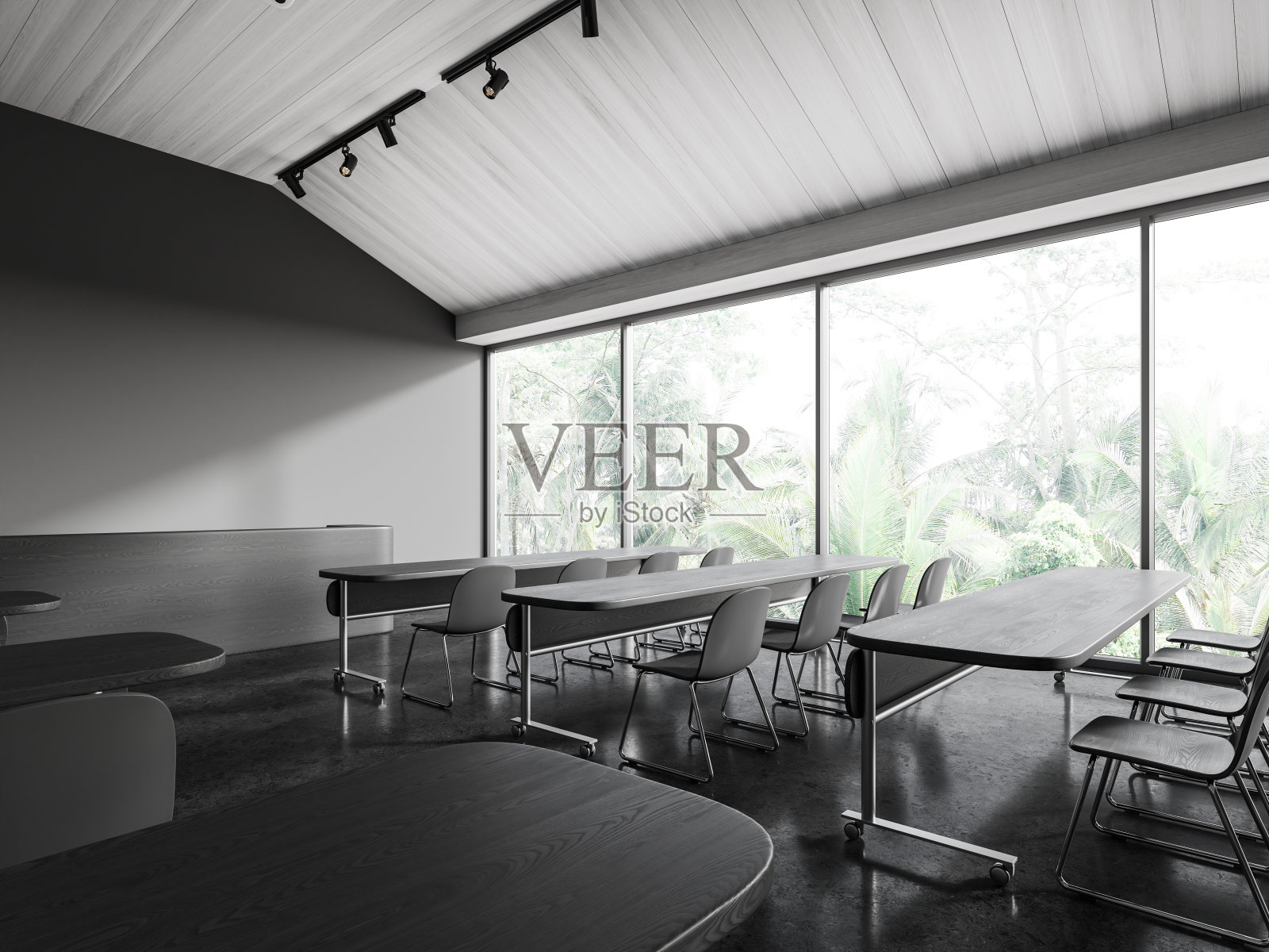 现代黑暗的观众室内，椅子和桌子排成一排，全景窗户照片摄影图片