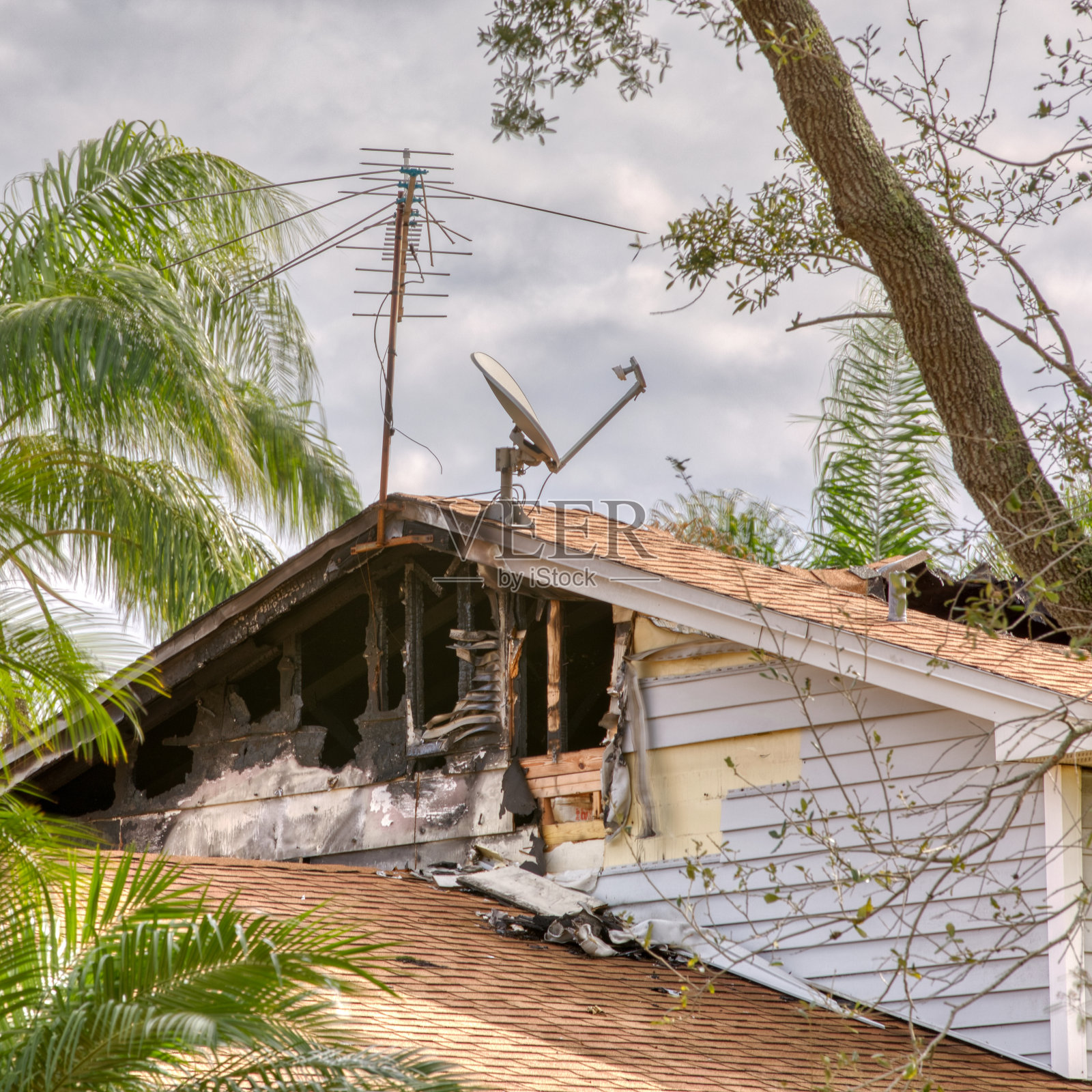 佛罗里达州圣彼得堡被大火烧毁的房子照片摄影图片