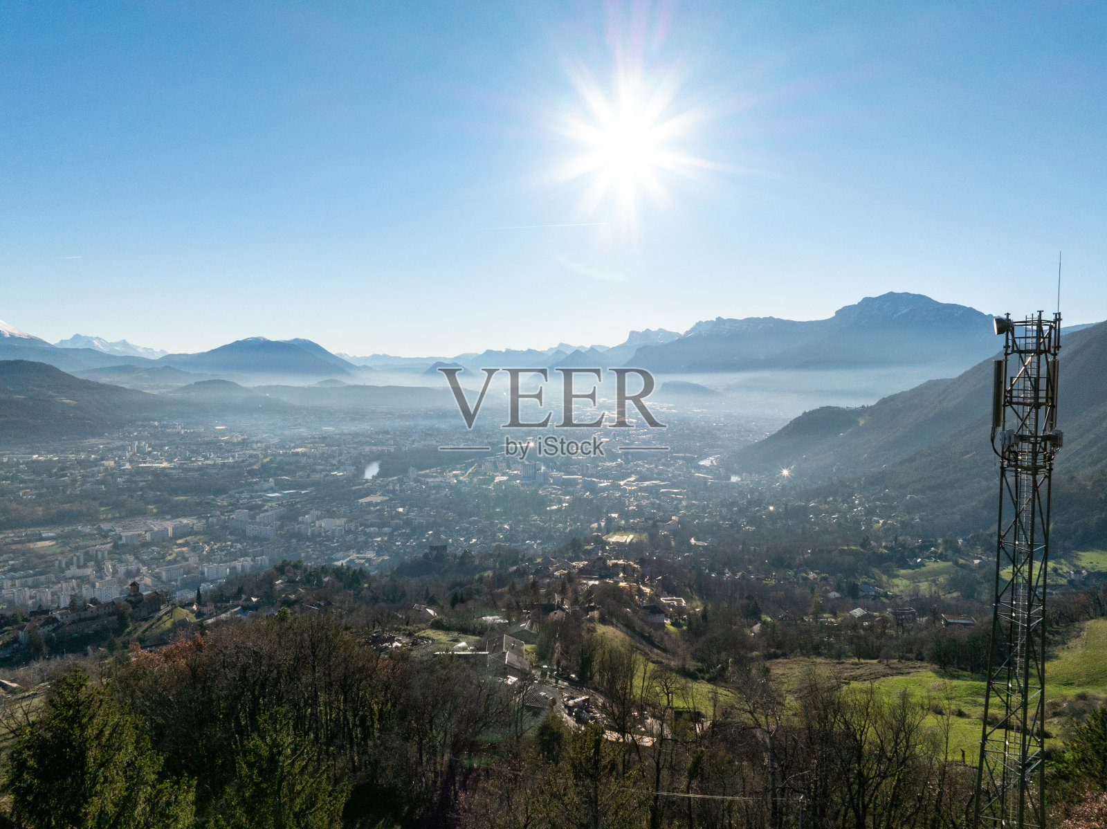 臭氧污染与电话天线照片摄影图片