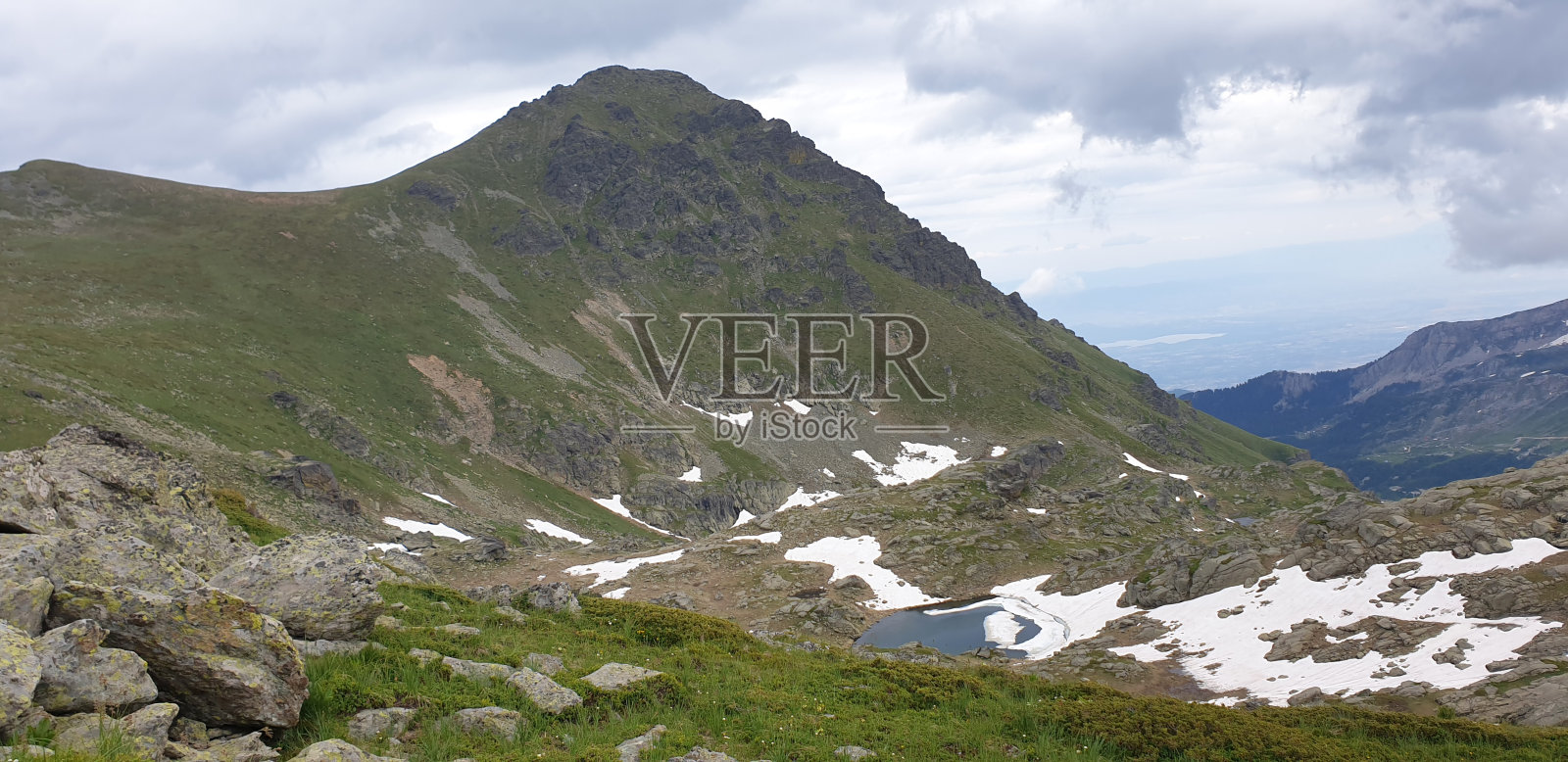 大自然的威严:徒步旅行和山地冒险照片摄影图片