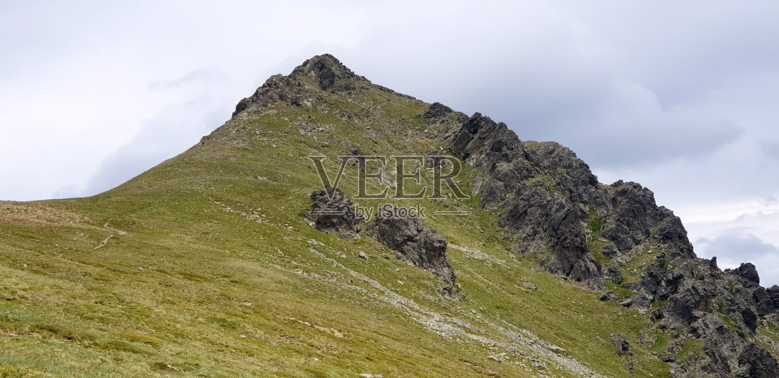 大自然的威严:徒步旅行和山地冒险照片摄影图片