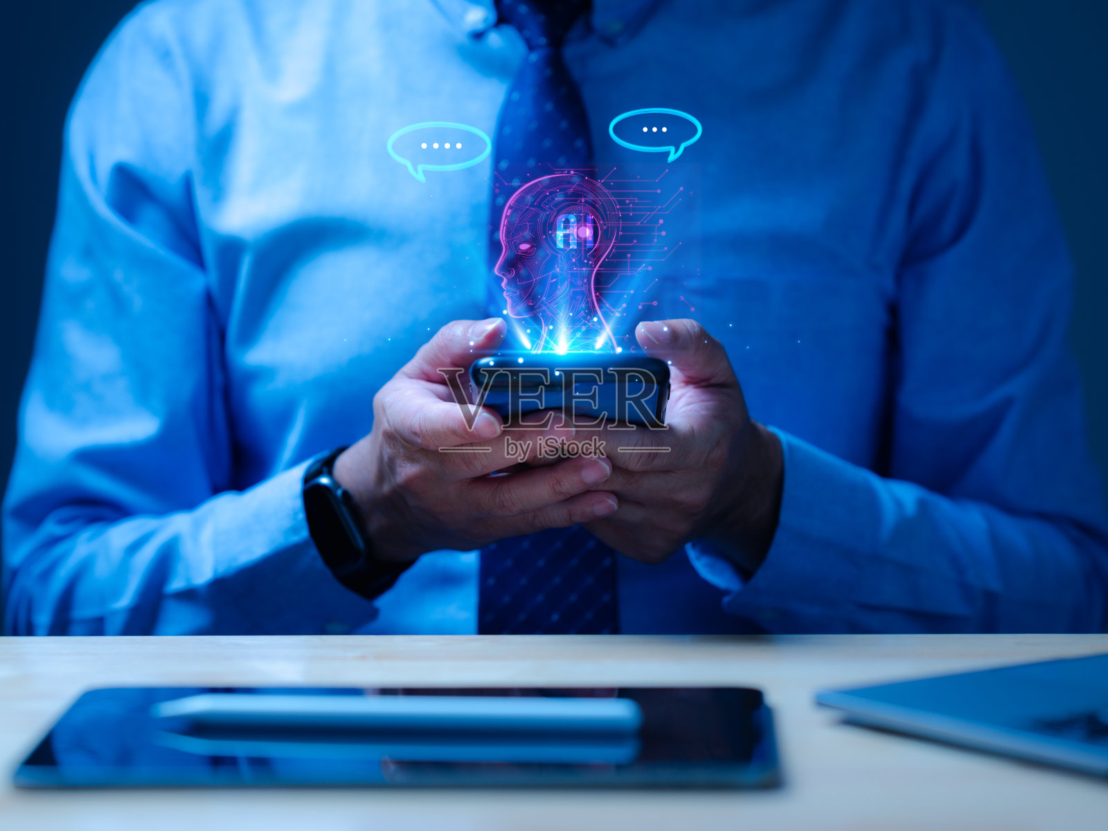 人工智能是一种尖端技术，可以与人类智能交流，连接全球网络。未来的发展将支持网上银行、金融和商业交易照片摄影图片