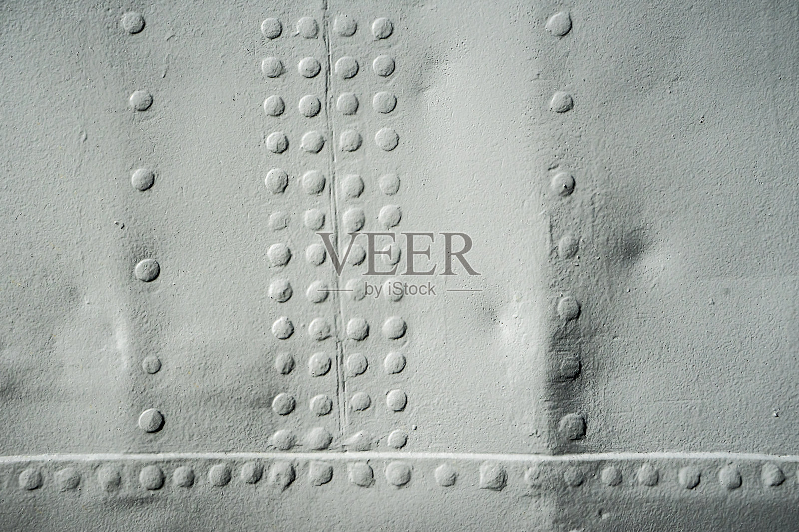 船上的金属板，用铆钉连接的板照片摄影图片