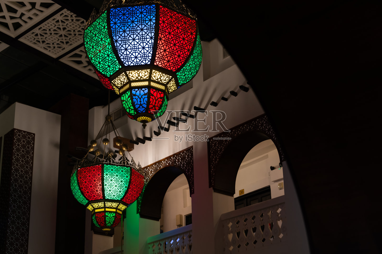 彩色斋月灯笼背景照片，阿拉伯风格，卡塔尔多哈照片摄影图片