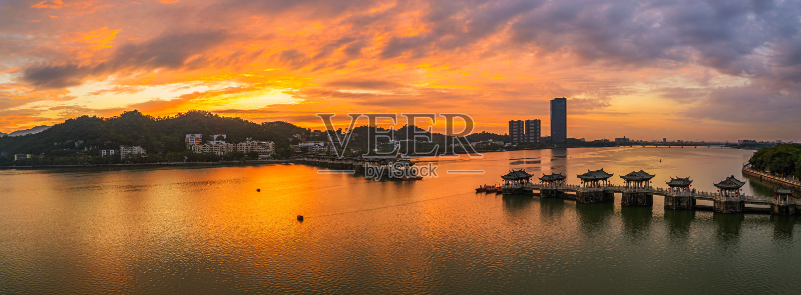 中国广东省潮州市祥子桥。广济大桥日出景色照片摄影图片
